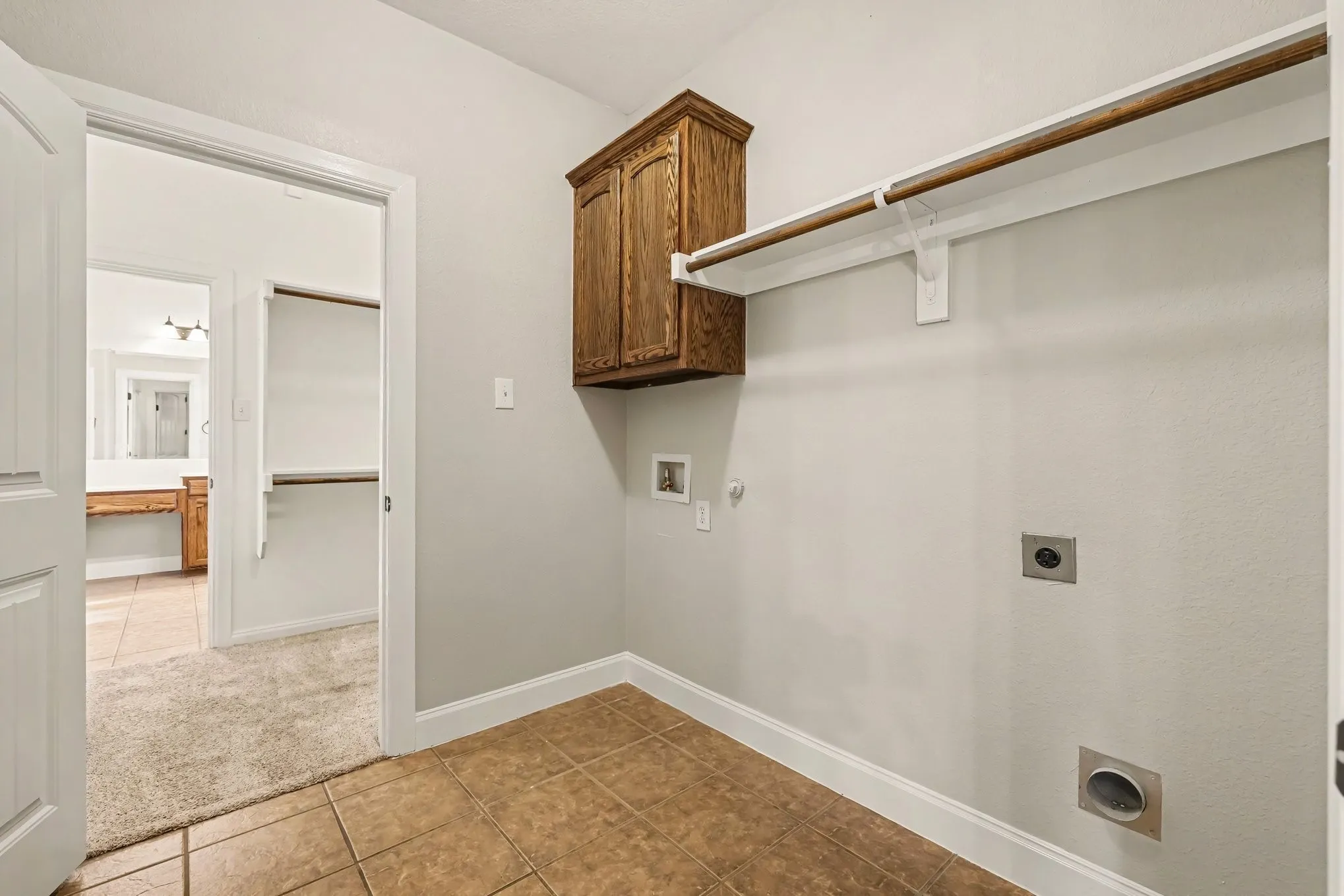 Single Family Residence For Sale in Collin County , 221 Chapel Hill Drive, Prosper, Texas 75078, 5 Bedroom, 4 Bathroom, 1 Garage spaces, 3,182 Sqft, built in 2005, mls#21343571, Real Estate Agent in Prosper, Homes For Sale in Collin county, Homes For Sale in Prosper, Realtor in Prosper Texas, Real Estate Brokerage Independent Realty Texas, Luminita Cordes Realtor