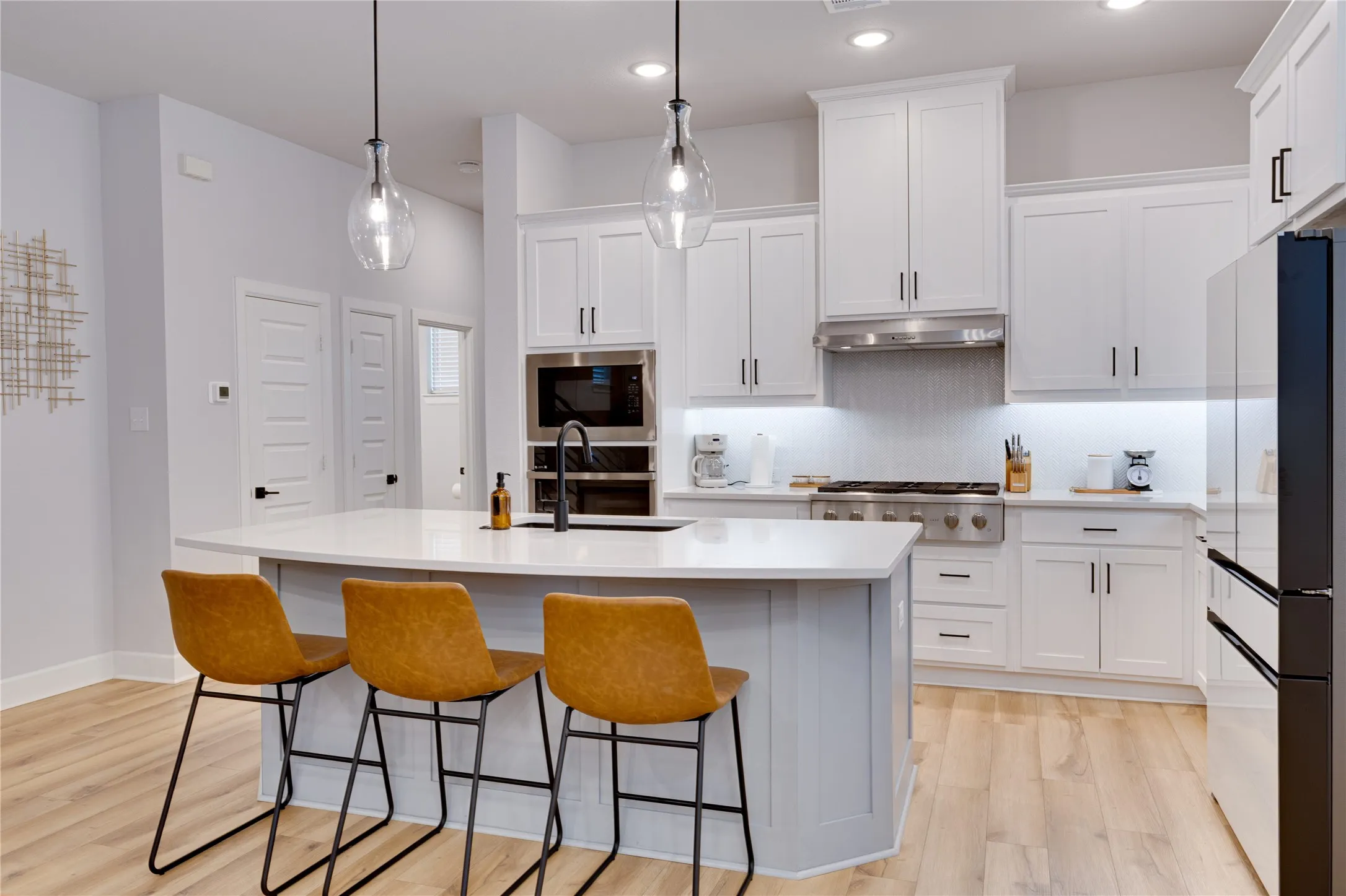 Single Family Residence For Sale in Tarrant County , 8801 Grand Avenue, North Richland Hills, Texas 76180, 3 Bedroom, 3 Bathroom, 2 Garage spaces, 1,792 Sqft, built in 2021, mls#21343803, Real Estate Agent in North Richland Hills, Homes For Sale in Tarrant county, Homes For Sale in North Richland Hills, Realtor in North Richland Hills Texas, Real Estate Brokerage Independent Realty Texas, Luminita Cordes Realtor