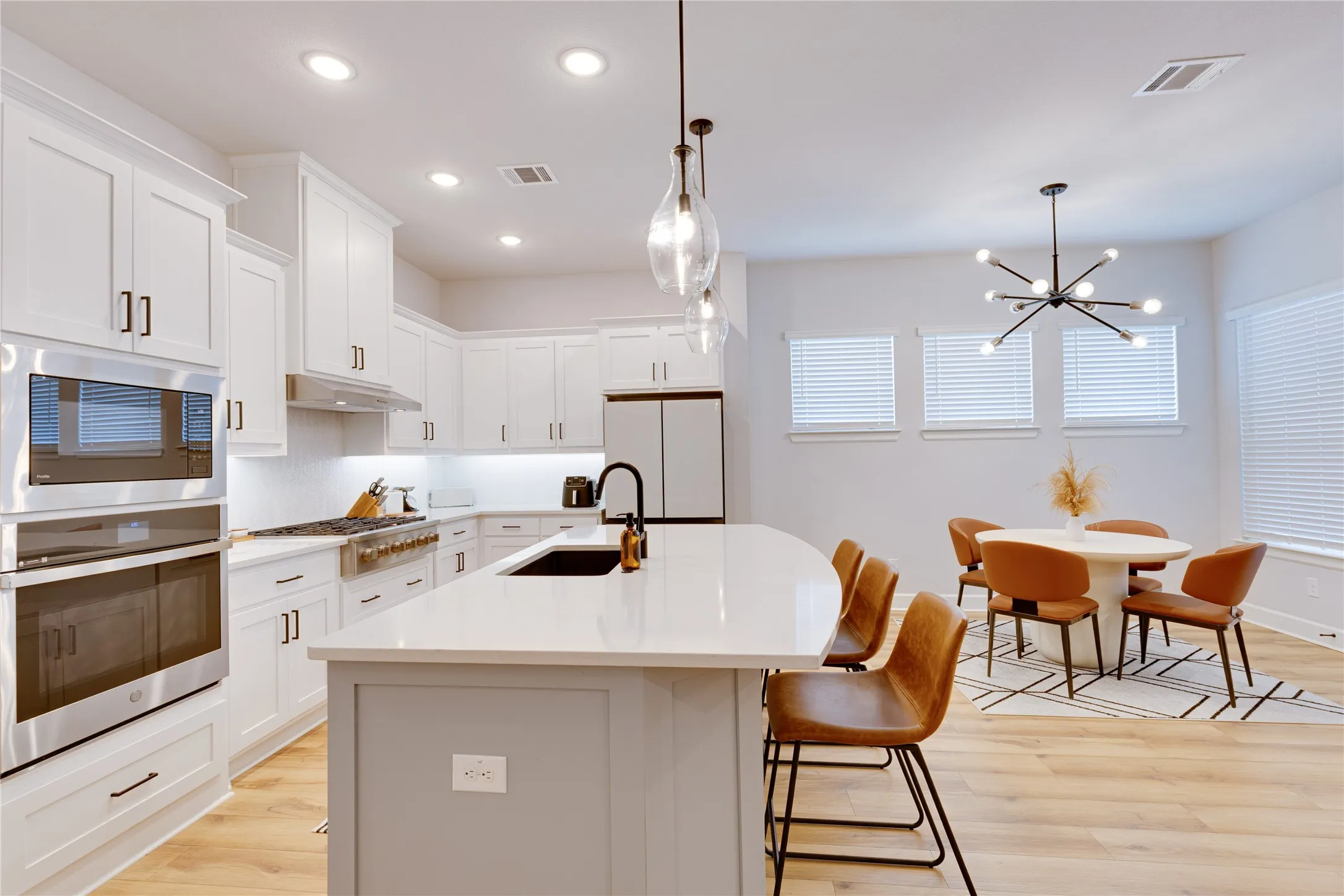 Single Family Residence For Sale in Tarrant County , 8801 Grand Avenue, North Richland Hills, Texas 76180, 3 Bedroom, 3 Bathroom, 2 Garage spaces, 1,792 Sqft, built in 2021, mls#21343803, Real Estate Agent in North Richland Hills, Homes For Sale in Tarrant county, Homes For Sale in North Richland Hills, Realtor in North Richland Hills Texas, Real Estate Brokerage Independent Realty Texas, Luminita Cordes Realtor
