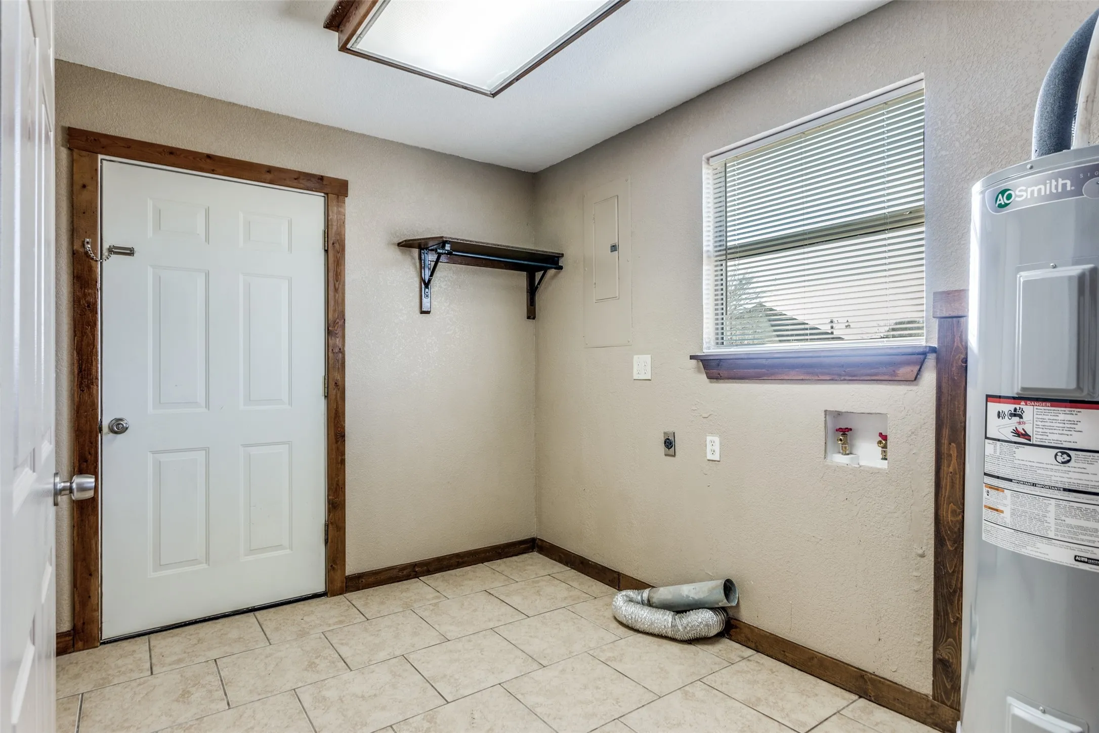 Single Family Residence For Sale in Parker County , 401 Ashwood Street, Azle, Texas 76020, 3 Bedroom, 2 Bathroom, Garage spaces, 1,536 Sqft, built in 0, mls#21343756, Real Estate Agent in Azle, Homes For Sale in Parker county, Homes For Sale in Azle, Realtor in Azle Texas, Real Estate Brokerage Independent Realty Texas, Luminita Cordes Realtor