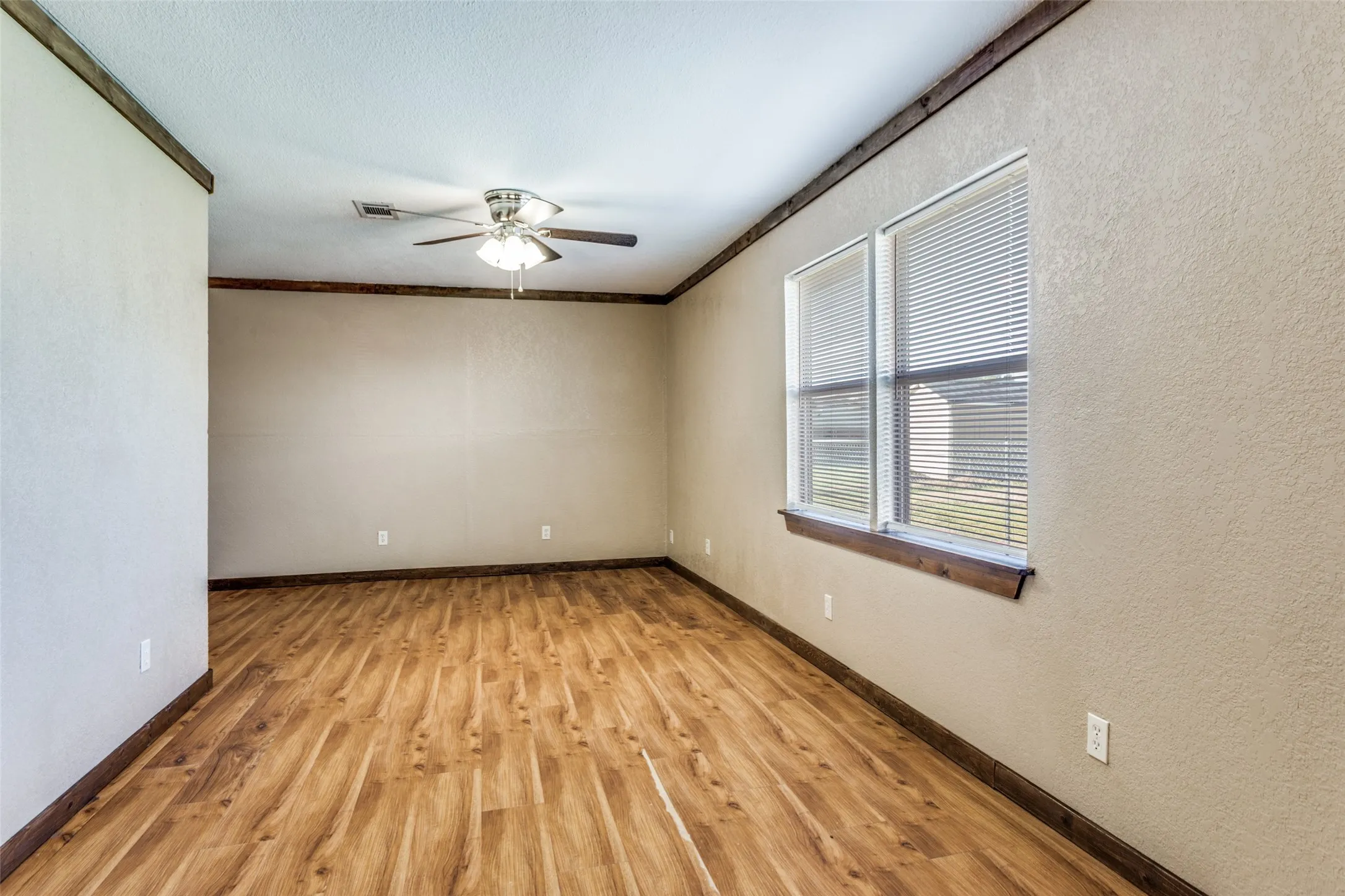 Single Family Residence For Sale in Parker County , 401 Ashwood Street, Azle, Texas 76020, 3 Bedroom, 2 Bathroom, Garage spaces, 1,536 Sqft, built in 0, mls#21343756, Real Estate Agent in Azle, Homes For Sale in Parker county, Homes For Sale in Azle, Realtor in Azle Texas, Real Estate Brokerage Independent Realty Texas, Luminita Cordes Realtor