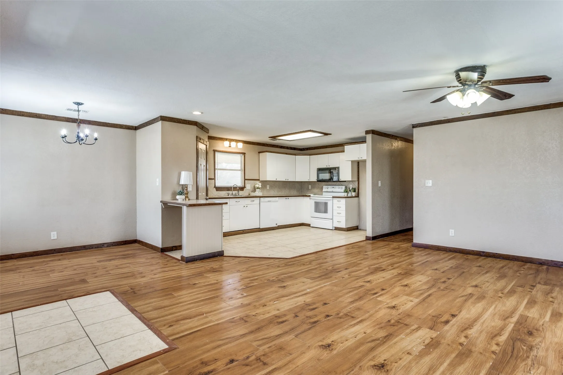 Single Family Residence For Sale in Parker County , 401 Ashwood Street, Azle, Texas 76020, 3 Bedroom, 2 Bathroom, Garage spaces, 1,536 Sqft, built in 0, mls#21343756, Real Estate Agent in Azle, Homes For Sale in Parker county, Homes For Sale in Azle, Realtor in Azle Texas, Real Estate Brokerage Independent Realty Texas, Luminita Cordes Realtor