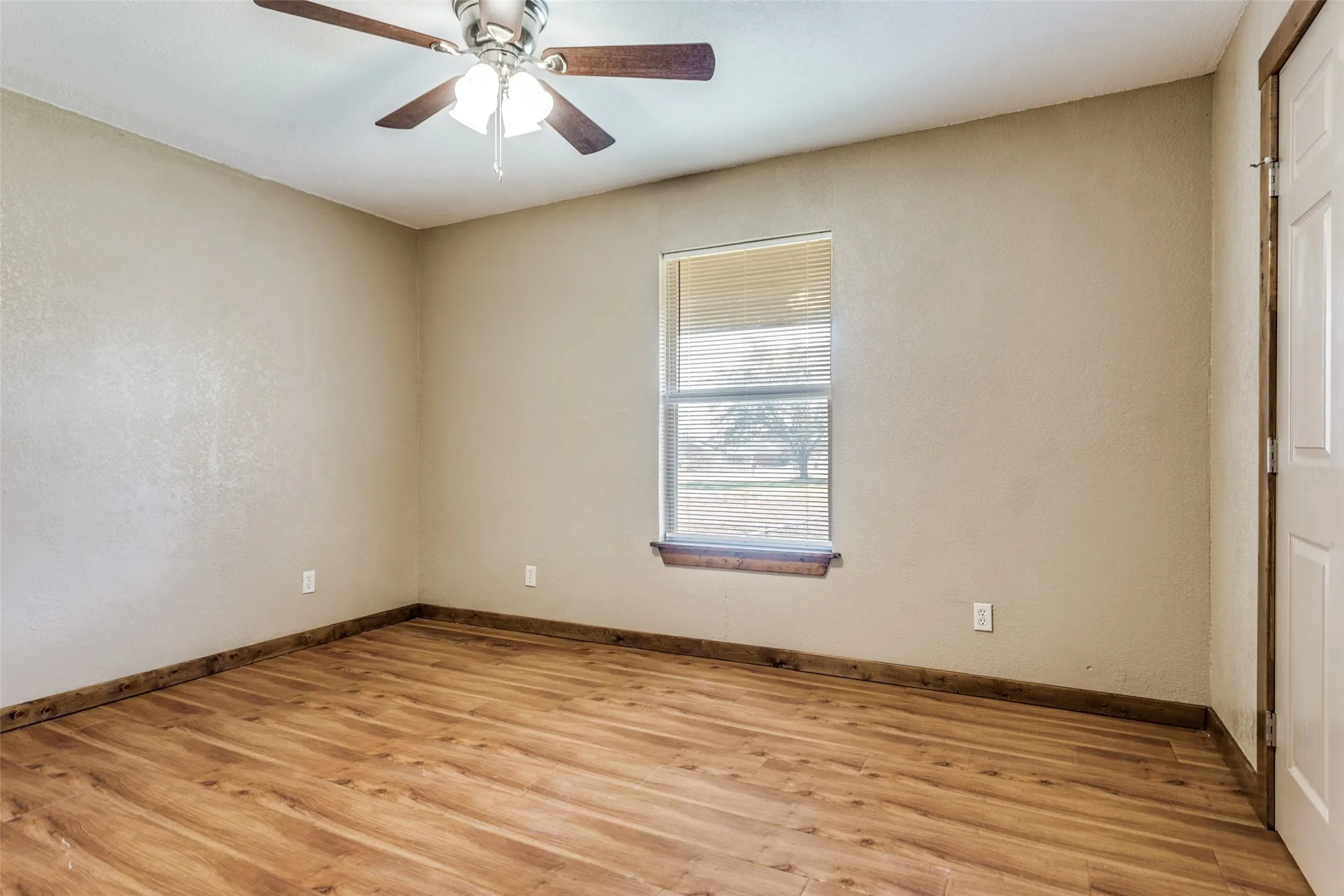 Single Family Residence For Sale in Parker County , 401 Ashwood Street, Azle, Texas 76020, 3 Bedroom, 2 Bathroom, Garage spaces, 1,536 Sqft, built in 0, mls#21343756, Real Estate Agent in Azle, Homes For Sale in Parker county, Homes For Sale in Azle, Realtor in Azle Texas, Real Estate Brokerage Independent Realty Texas, Luminita Cordes Realtor