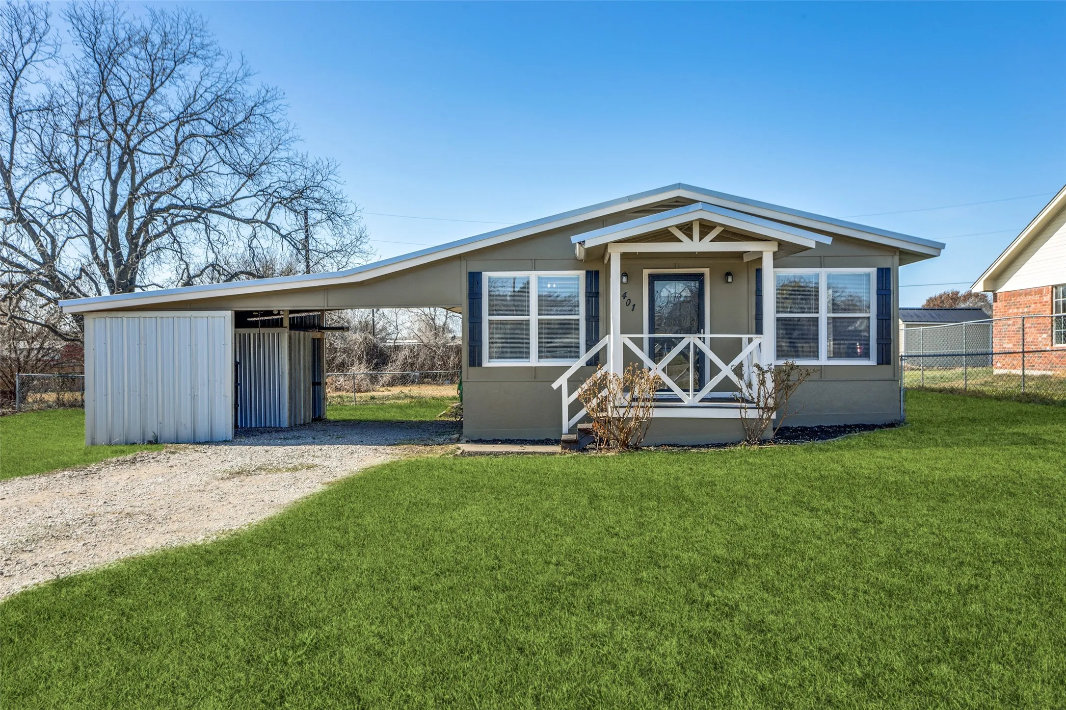 Single Family Residence For Sale in Parker County , 401 Ashwood Street, Azle, Texas 76020, 3 Bedroom, 2 Bathroom, Garage spaces, 1,536 Sqft, built in 0, mls#21343756, Real Estate Agent in Azle, Homes For Sale in Parker county, Homes For Sale in Azle, Realtor in Azle Texas, Real Estate Brokerage Independent Realty Texas, Luminita Cordes Realtor