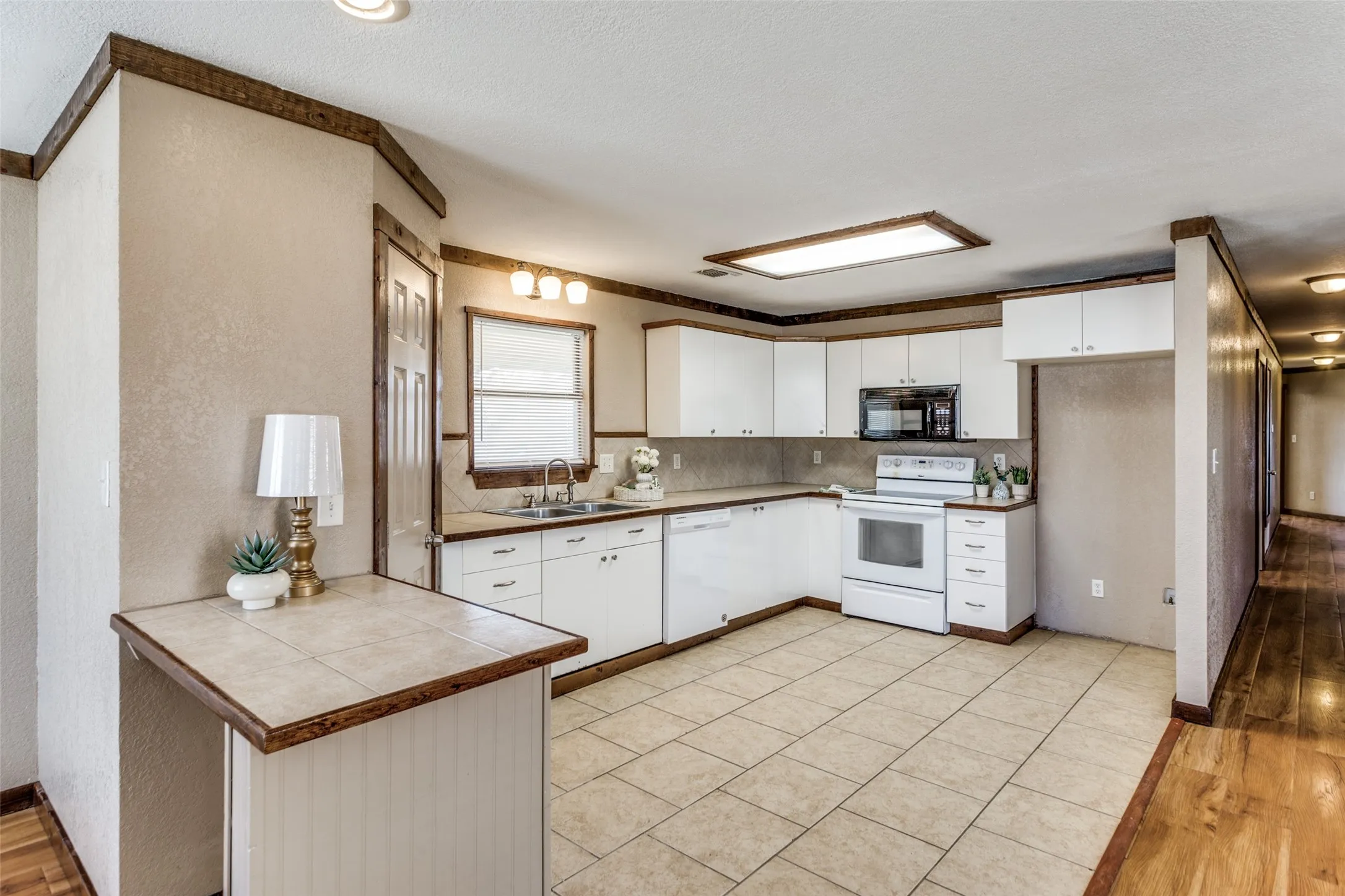 Single Family Residence For Sale in Parker County , 401 Ashwood Street, Azle, Texas 76020, 3 Bedroom, 2 Bathroom, Garage spaces, 1,536 Sqft, built in 0, mls#21343756, Real Estate Agent in Azle, Homes For Sale in Parker county, Homes For Sale in Azle, Realtor in Azle Texas, Real Estate Brokerage Independent Realty Texas, Luminita Cordes Realtor