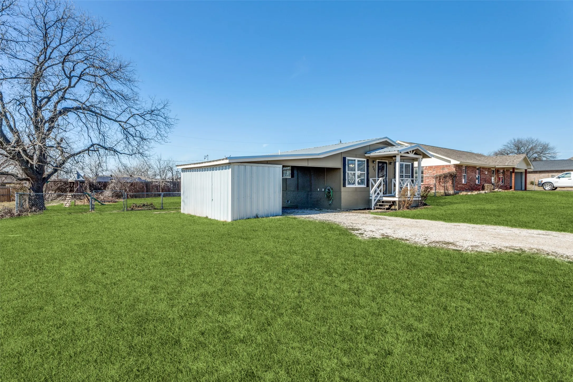 Single Family Residence For Sale in Parker County , 401 Ashwood Street, Azle, Texas 76020, 3 Bedroom, 2 Bathroom, Garage spaces, 1,536 Sqft, built in 0, mls#21343756, Real Estate Agent in Azle, Homes For Sale in Parker county, Homes For Sale in Azle, Realtor in Azle Texas, Real Estate Brokerage Independent Realty Texas, Luminita Cordes Realtor