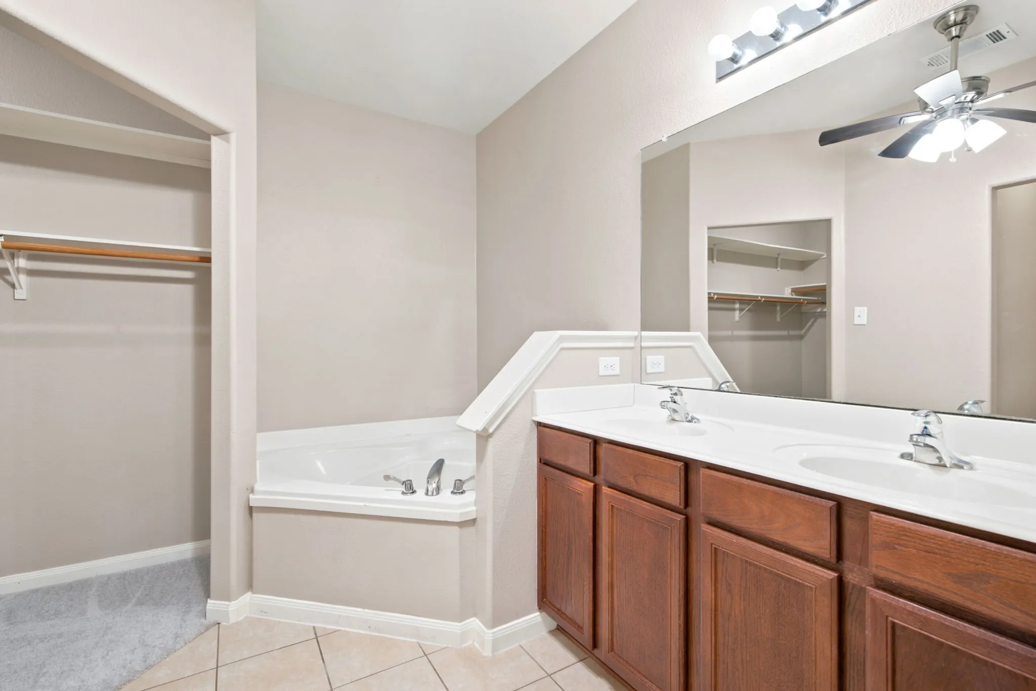 Single Family Residence For Sale in Wise County , 177 Buffalo Ridge Drive, Newark, Texas 76071, 5 Bedroom, 3 Bathroom, 2 Garage spaces, 2,552 Sqft, built in 2011, mls#21343780, Real Estate Agent in Newark, Homes For Sale in Wise county, Homes For Sale in Newark, Realtor in Newark Texas, Real Estate Brokerage Independent Realty Texas, Luminita Cordes Realtor