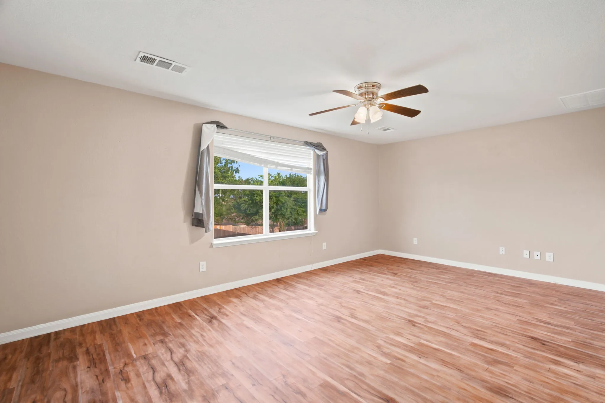Single Family Residence For Sale in Wise County , 177 Buffalo Ridge Drive, Newark, Texas 76071, 5 Bedroom, 3 Bathroom, 2 Garage spaces, 2,552 Sqft, built in 2011, mls#21343780, Real Estate Agent in Newark, Homes For Sale in Wise county, Homes For Sale in Newark, Realtor in Newark Texas, Real Estate Brokerage Independent Realty Texas, Luminita Cordes Realtor