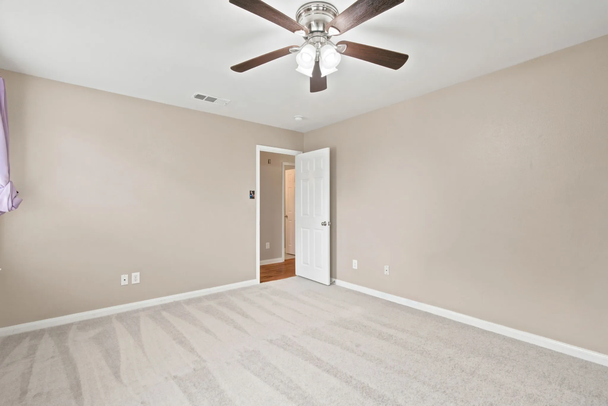 Single Family Residence For Sale in Wise County , 177 Buffalo Ridge Drive, Newark, Texas 76071, 5 Bedroom, 3 Bathroom, 2 Garage spaces, 2,552 Sqft, built in 2011, mls#21343780, Real Estate Agent in Newark, Homes For Sale in Wise county, Homes For Sale in Newark, Realtor in Newark Texas, Real Estate Brokerage Independent Realty Texas, Luminita Cordes Realtor