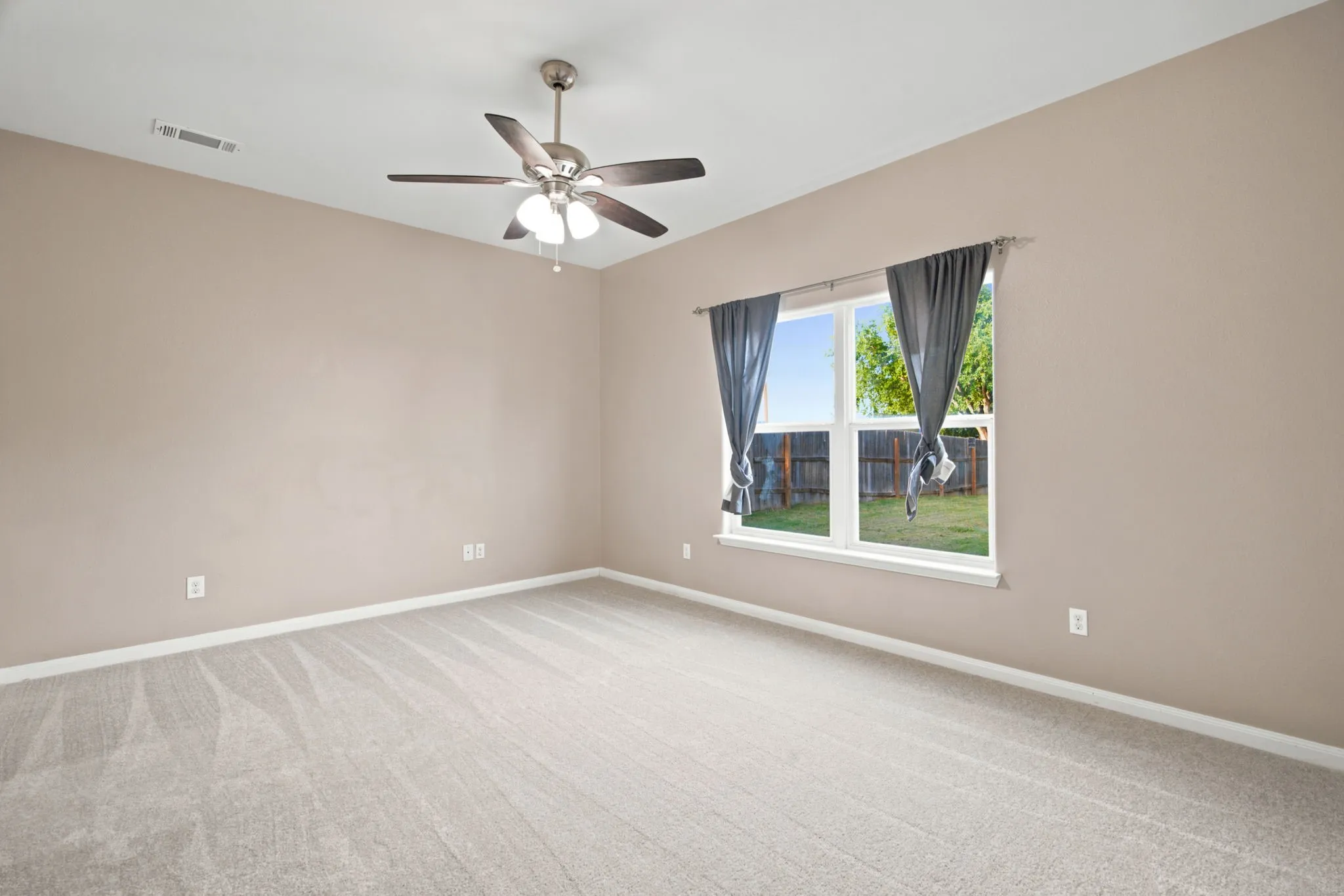 Single Family Residence For Sale in Wise County , 177 Buffalo Ridge Drive, Newark, Texas 76071, 5 Bedroom, 3 Bathroom, 2 Garage spaces, 2,552 Sqft, built in 2011, mls#21343780, Real Estate Agent in Newark, Homes For Sale in Wise county, Homes For Sale in Newark, Realtor in Newark Texas, Real Estate Brokerage Independent Realty Texas, Luminita Cordes Realtor