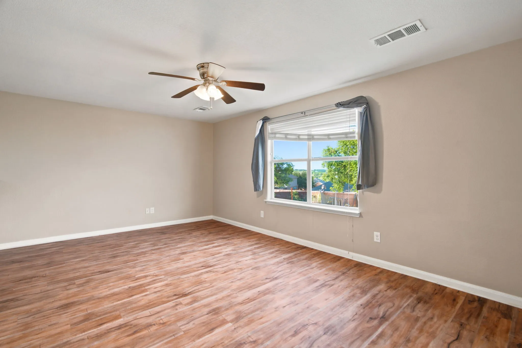 Single Family Residence For Sale in Wise County , 177 Buffalo Ridge Drive, Newark, Texas 76071, 5 Bedroom, 3 Bathroom, 2 Garage spaces, 2,552 Sqft, built in 2011, mls#21343780, Real Estate Agent in Newark, Homes For Sale in Wise county, Homes For Sale in Newark, Realtor in Newark Texas, Real Estate Brokerage Independent Realty Texas, Luminita Cordes Realtor