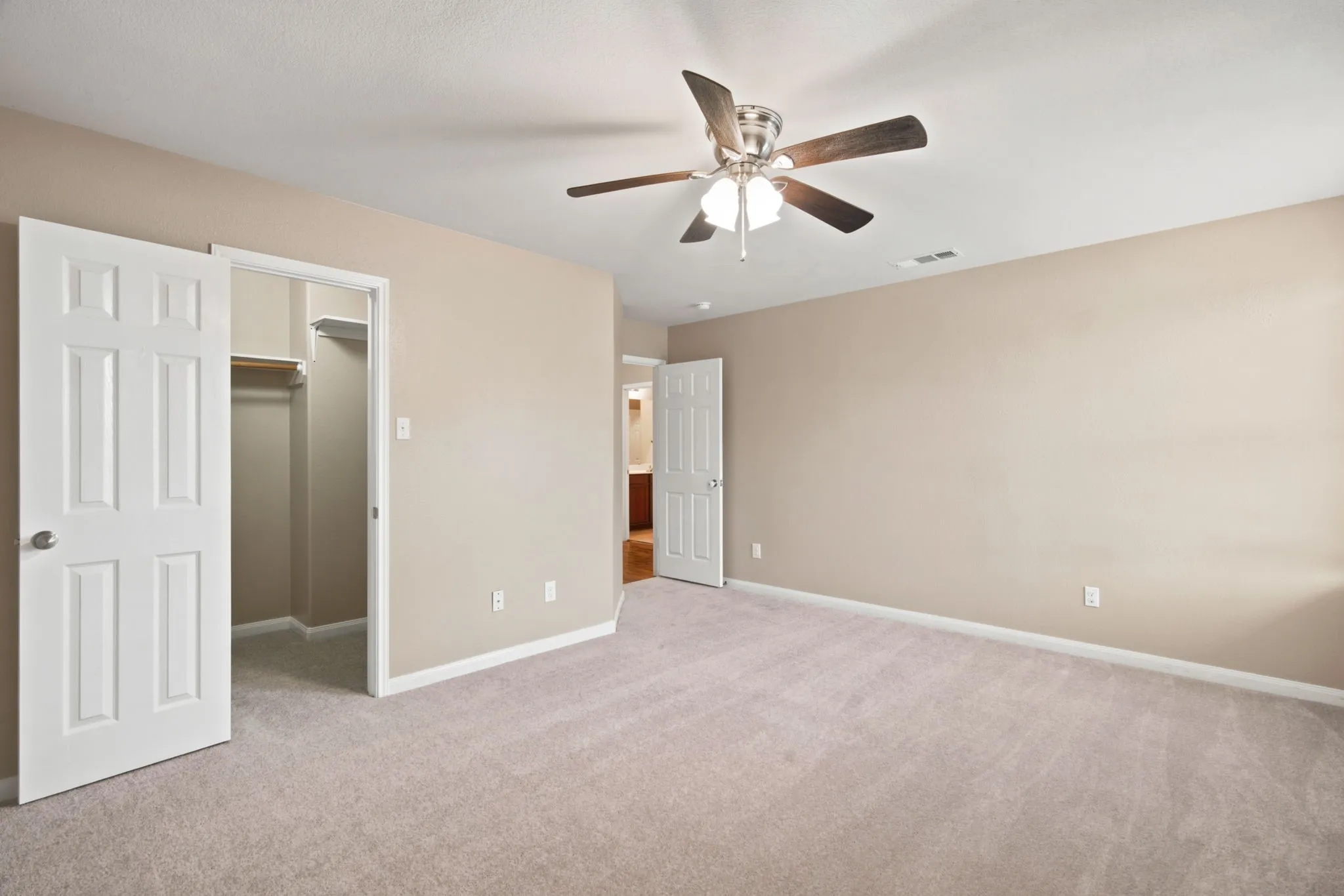 Single Family Residence For Sale in Wise County , 177 Buffalo Ridge Drive, Newark, Texas 76071, 5 Bedroom, 3 Bathroom, 2 Garage spaces, 2,552 Sqft, built in 2011, mls#21343780, Real Estate Agent in Newark, Homes For Sale in Wise county, Homes For Sale in Newark, Realtor in Newark Texas, Real Estate Brokerage Independent Realty Texas, Luminita Cordes Realtor