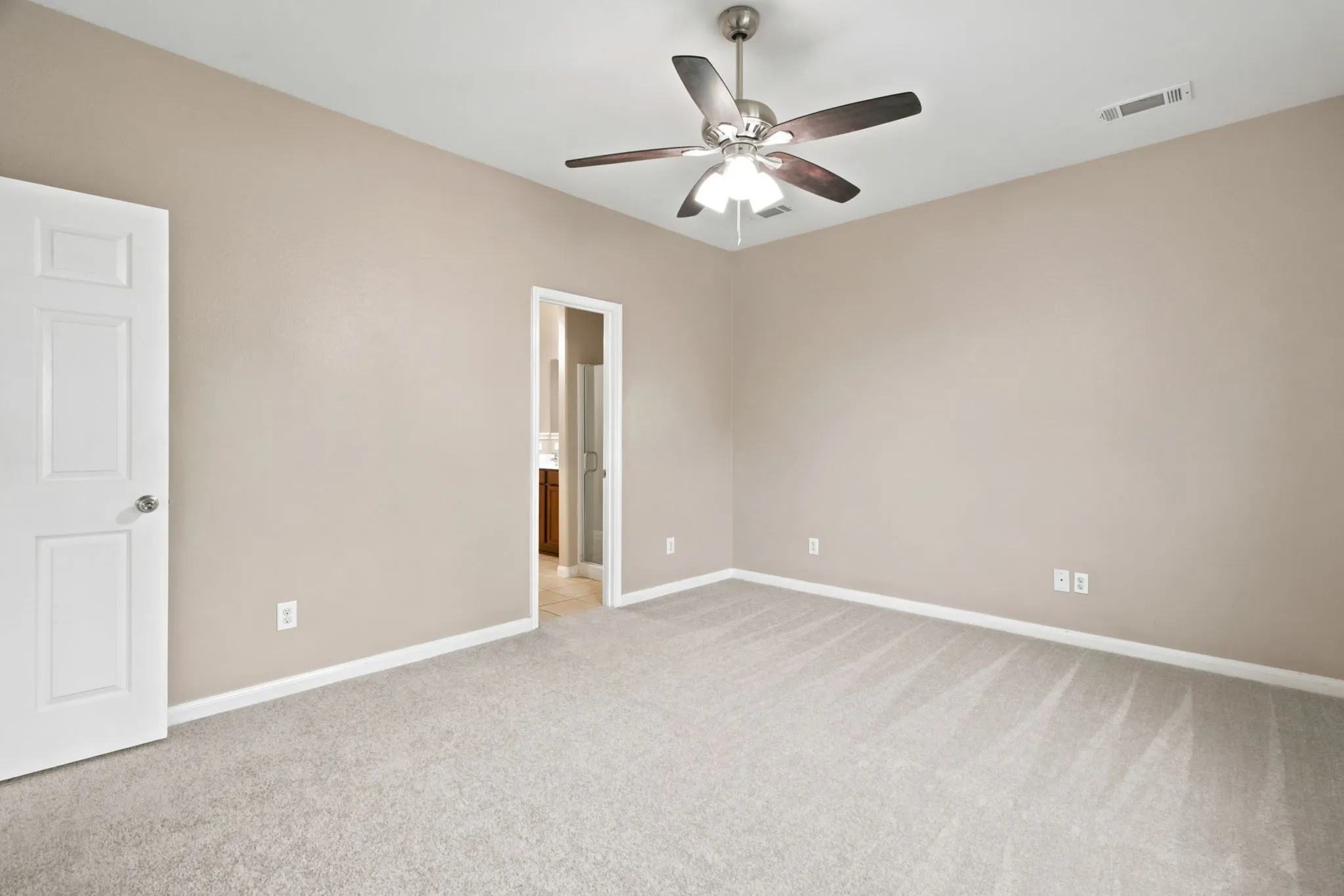 Single Family Residence For Sale in Wise County , 177 Buffalo Ridge Drive, Newark, Texas 76071, 5 Bedroom, 3 Bathroom, 2 Garage spaces, 2,552 Sqft, built in 2011, mls#21343780, Real Estate Agent in Newark, Homes For Sale in Wise county, Homes For Sale in Newark, Realtor in Newark Texas, Real Estate Brokerage Independent Realty Texas, Luminita Cordes Realtor