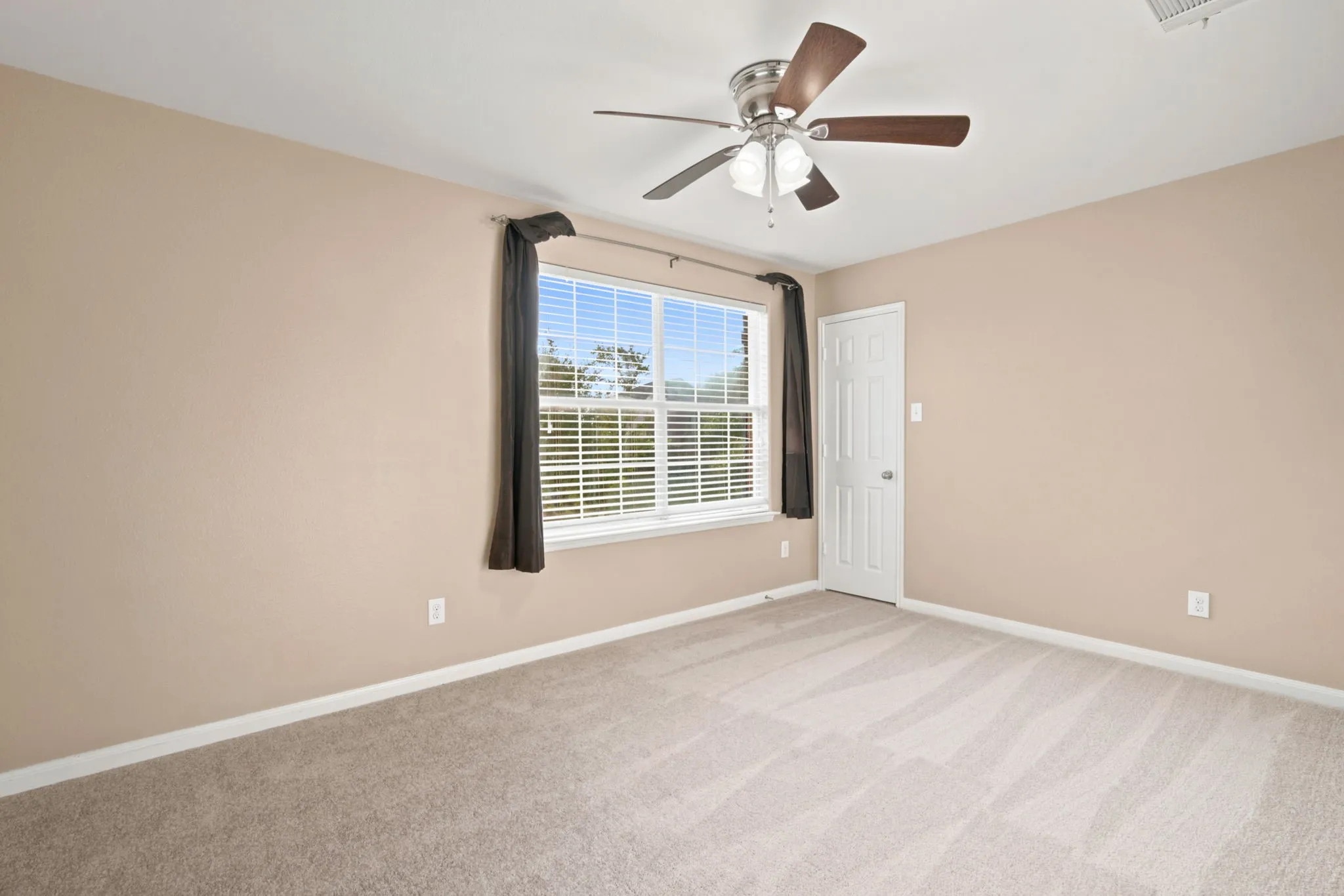 Single Family Residence For Sale in Wise County , 177 Buffalo Ridge Drive, Newark, Texas 76071, 5 Bedroom, 3 Bathroom, 2 Garage spaces, 2,552 Sqft, built in 2011, mls#21343780, Real Estate Agent in Newark, Homes For Sale in Wise county, Homes For Sale in Newark, Realtor in Newark Texas, Real Estate Brokerage Independent Realty Texas, Luminita Cordes Realtor