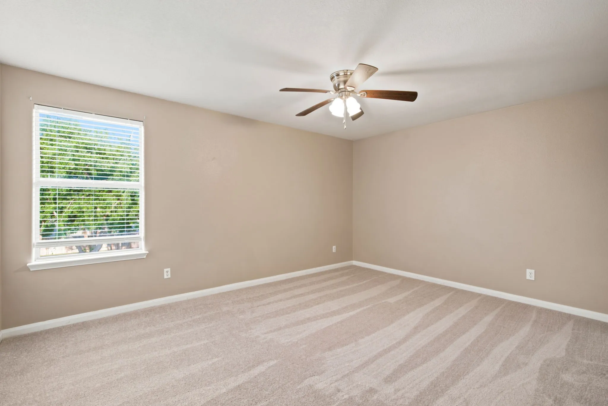 Single Family Residence For Sale in Wise County , 177 Buffalo Ridge Drive, Newark, Texas 76071, 5 Bedroom, 3 Bathroom, 2 Garage spaces, 2,552 Sqft, built in 2011, mls#21343780, Real Estate Agent in Newark, Homes For Sale in Wise county, Homes For Sale in Newark, Realtor in Newark Texas, Real Estate Brokerage Independent Realty Texas, Luminita Cordes Realtor