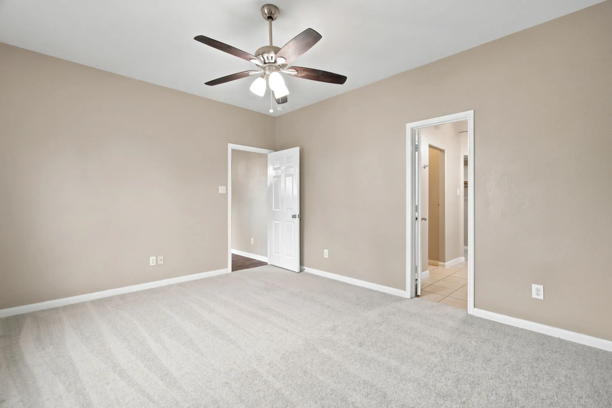 Single Family Residence For Sale in Wise County , 177 Buffalo Ridge Drive, Newark, Texas 76071, 5 Bedroom, 3 Bathroom, 2 Garage spaces, 2,552 Sqft, built in 2011, mls#21343780, Real Estate Agent in Newark, Homes For Sale in Wise county, Homes For Sale in Newark, Realtor in Newark Texas, Real Estate Brokerage Independent Realty Texas, Luminita Cordes Realtor