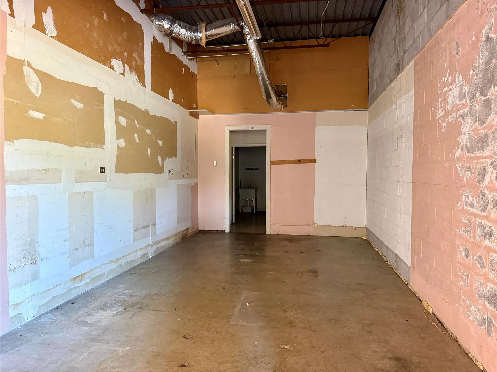 Retail For Rent in Van Zandt County , 1105 W South Commerce Street, Wills Point, Texas 75169, 0, 0, Garage spaces, 0 Sqft, built in 1974, Price $9,600, mls#21336360, Real Estate Agent in Wills Point, Homes For Rent in Van Zandt county, Homes For Rent in Wills Point, Realtor in Wills Point Texas, Real Estate Brokerage Independent Realty Texas, Luminita Cordes Realtor