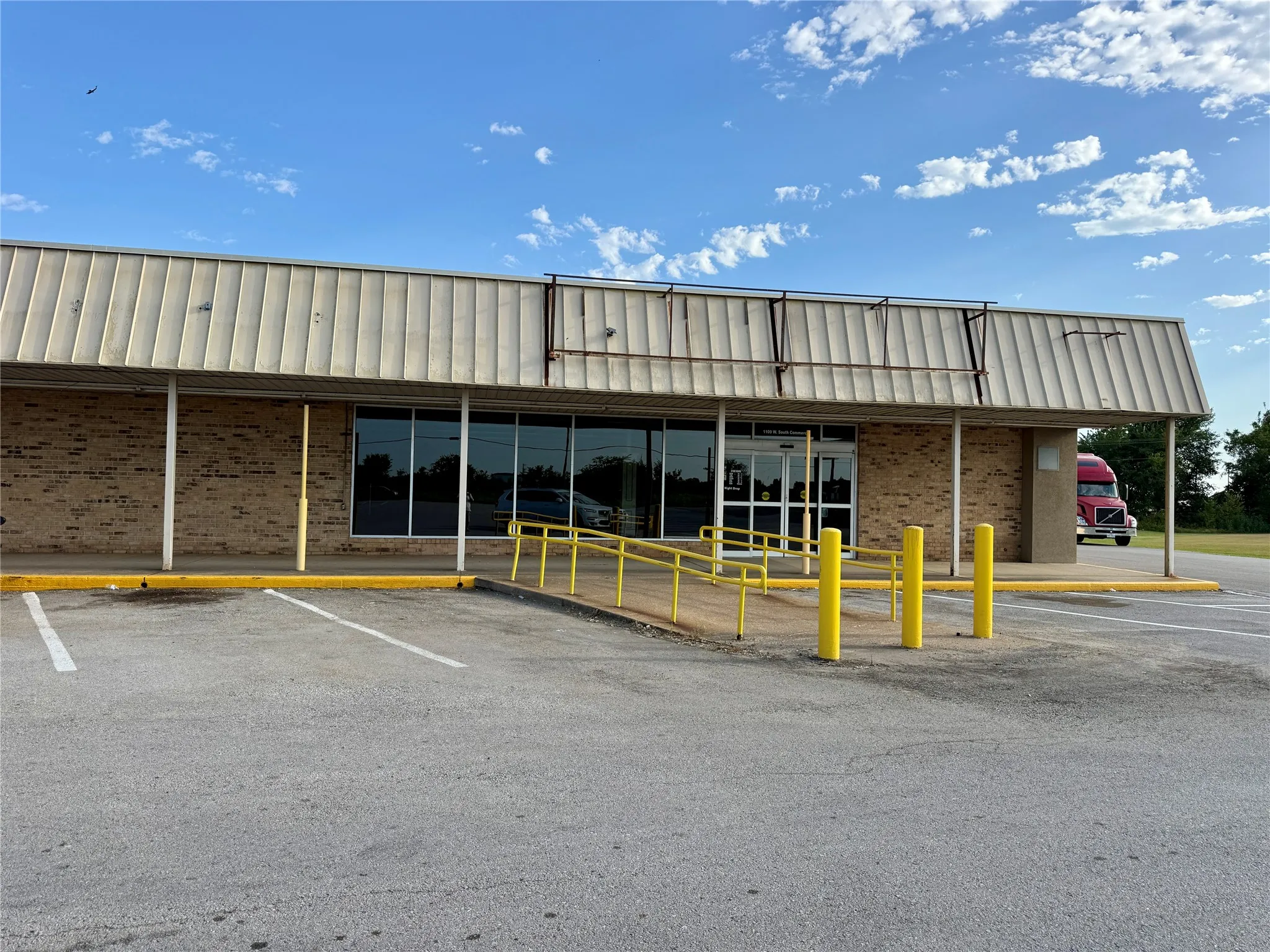 Retail For Rent in Van Zandt County , 1105 W South Commerce Street, Wills Point, Texas 75169, 0, 0, Garage spaces, 0 Sqft, built in 1974, Price $9,600, mls#21336360, Real Estate Agent in Wills Point, Homes For Rent in Van Zandt county, Homes For Rent in Wills Point, Realtor in Wills Point Texas, Real Estate Brokerage Independent Realty Texas, Luminita Cordes Realtor