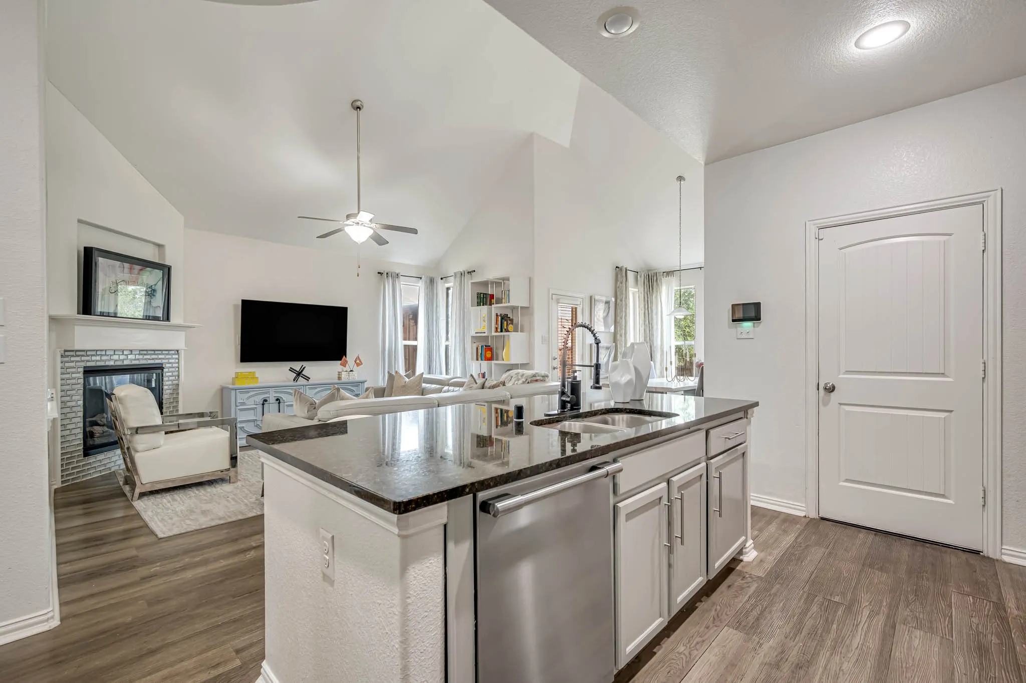 Single Family Residence For Sale in Dallas County , 428 Shasta Street, De Soto, Texas 75115, 4 Bedroom, 3 Bathroom, 2 Garage spaces, 2,733 Sqft, built in 2011, mls#21343108, Real Estate Agent in De Soto, Homes For Sale in Dallas county, Homes For Sale in De Soto, Realtor in De Soto Texas, Real Estate Brokerage Independent Realty Texas, Luminita Cordes Realtor