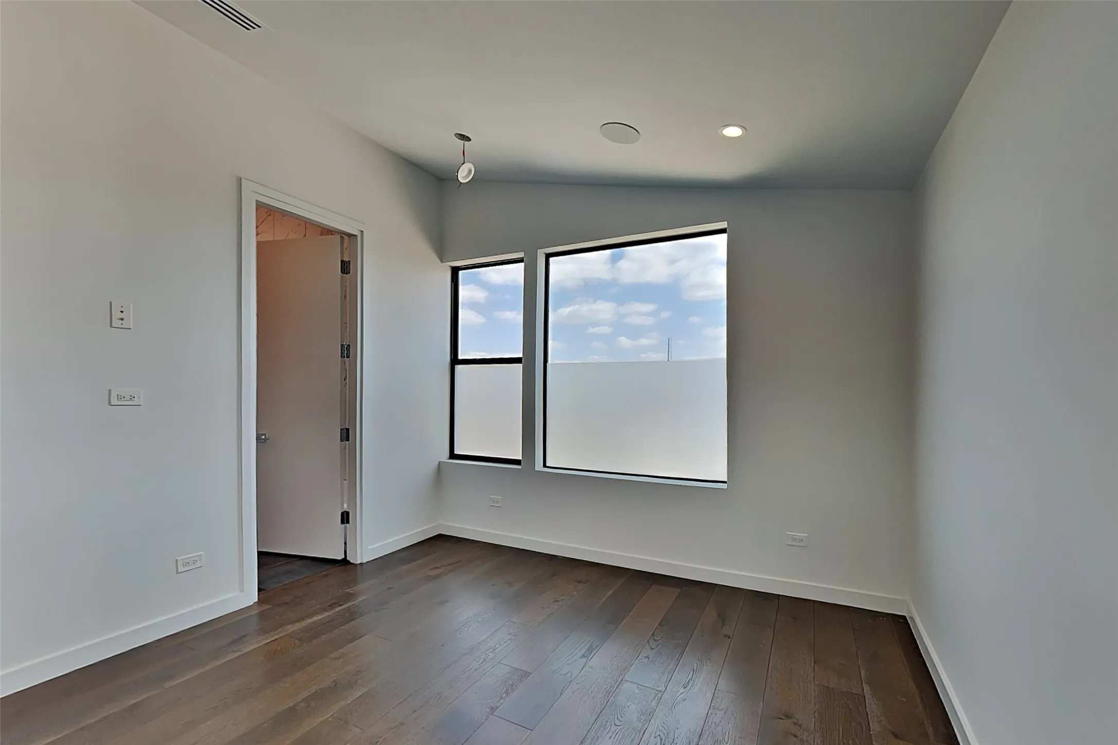 Single Family Residence For Rent in Dallas County , 103 Forest Star Drive, Dallas, Texas 75243, 3 Bedroom, 4 Bathroom, 2 Garage spaces, 2,365 Sqft, built in 2021, mls#21341724, Real Estate Agent in Dallas, Homes For Rent in Dallas county, Homes For Rent in Dallas, Realtor in Dallas Texas, Real Estate Brokerage Independent Realty Texas, Luminita Cordes Realtor