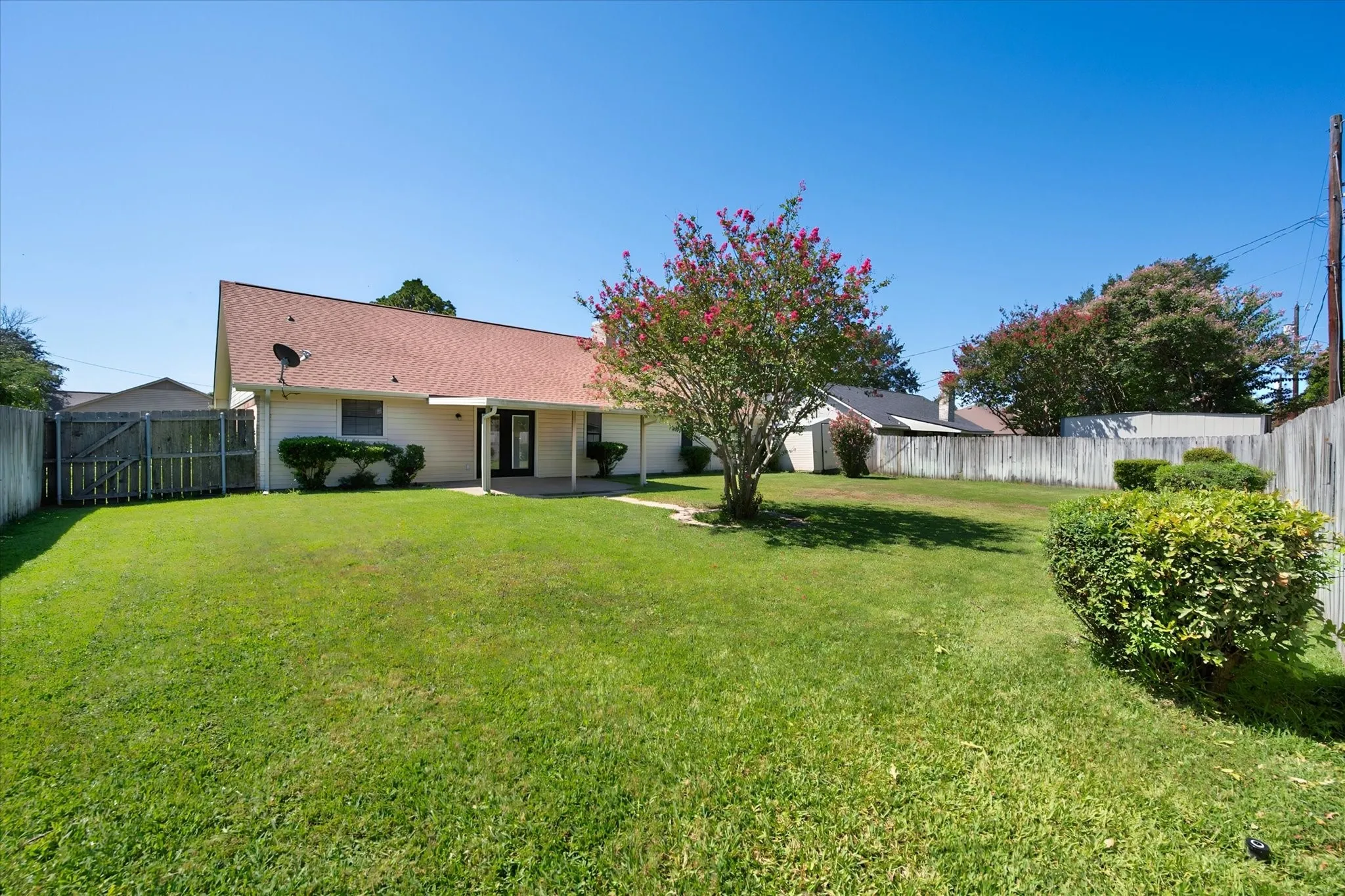 Single Family Residence For Sale in Navarro County , 504 Lexington Drive, Corsicana, Texas 75110, 3 Bedroom, 2 Bathroom, 2 Garage spaces, 1,651 Sqft, built in 1986, mls#21343704, Real Estate Agent in Corsicana, Homes For Sale in Navarro county, Homes For Sale in Corsicana, Realtor in Corsicana Texas, Real Estate Brokerage Independent Realty Texas, Luminita Cordes Realtor