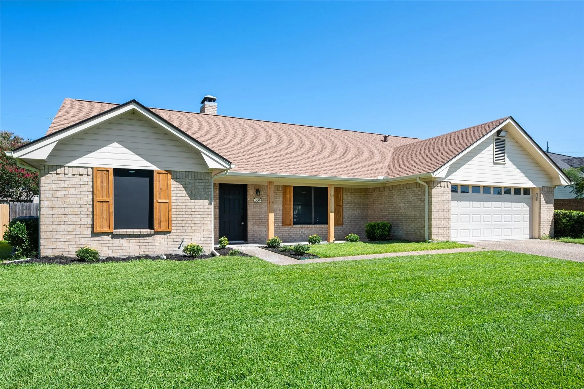 Single Family Residence For Sale in Navarro County , 504 Lexington Drive, Corsicana, Texas 75110, 3 Bedroom, 2 Bathroom, 2 Garage spaces, 1,651 Sqft, built in 1986, mls#21343704, Real Estate Agent in Corsicana, Homes For Sale in Navarro county, Homes For Sale in Corsicana, Realtor in Corsicana Texas, Real Estate Brokerage Independent Realty Texas, Luminita Cordes Realtor