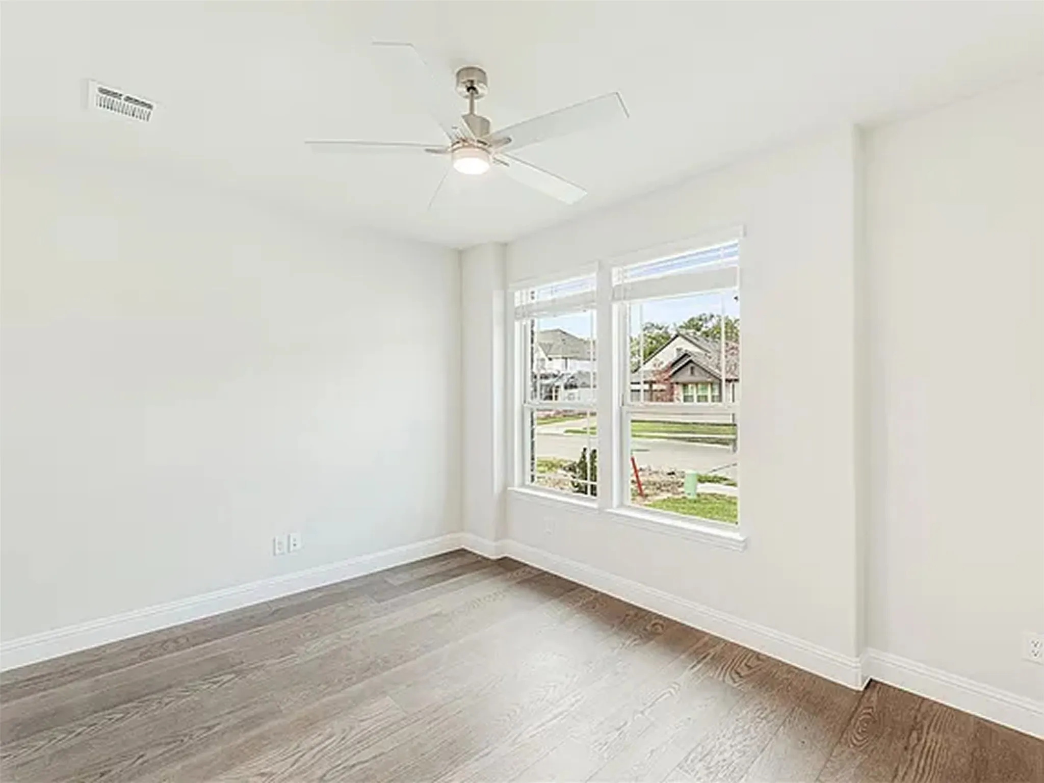 Single Family Residence For Rent in Collin County , 1010 Ridgehurst Road, Melissa, Texas 75454, 4 Bedrooms, 4 Bathrooms, 2 Garage spaces, 2,847 Sqft, built in 2024, Price $3,400, mls#21343823, Real Estate Agent in Melissa, Homes For Rent in Collin county, Homes For Rent in Melissa, Realtor in Melissa Texas, Real Estate Brokerage Independent Realty Texas, Luminita Cordes Realtor