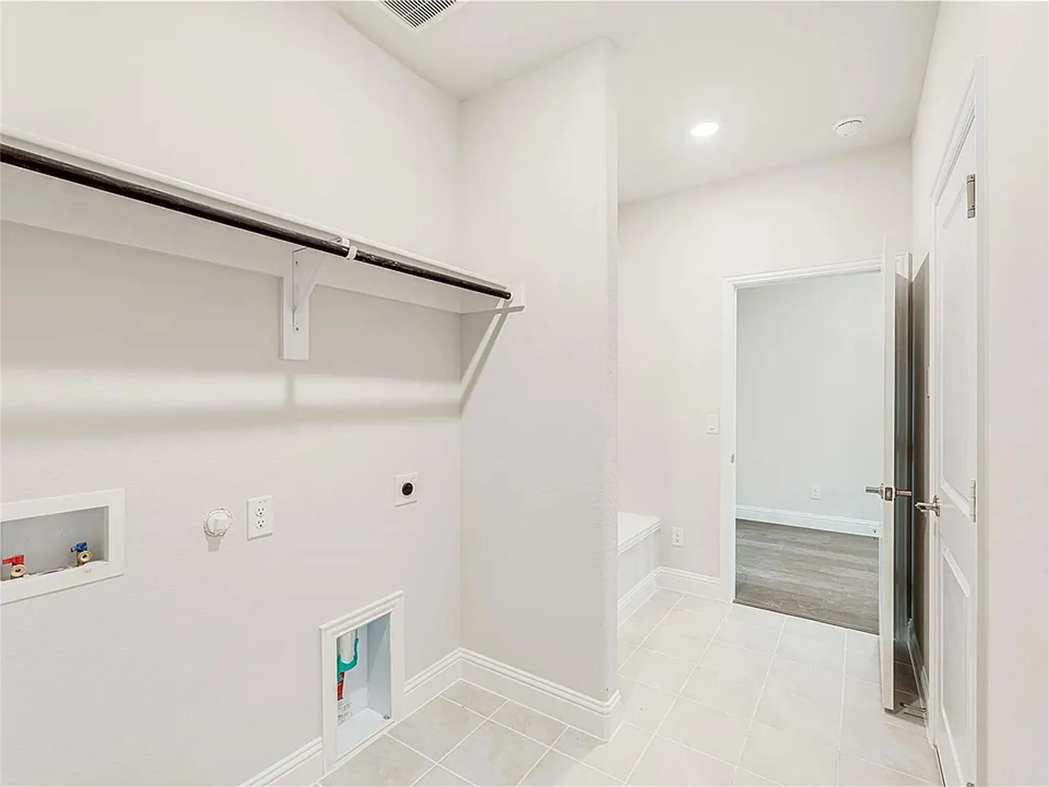 Single Family Residence For Rent in Collin County , 1010 Ridgehurst Road, Melissa, Texas 75454, 4 Bedrooms, 4 Bathrooms, 2 Garage spaces, 2,847 Sqft, built in 2024, Price $3,400, mls#21343823, Real Estate Agent in Melissa, Homes For Rent in Collin county, Homes For Rent in Melissa, Realtor in Melissa Texas, Real Estate Brokerage Independent Realty Texas, Luminita Cordes Realtor