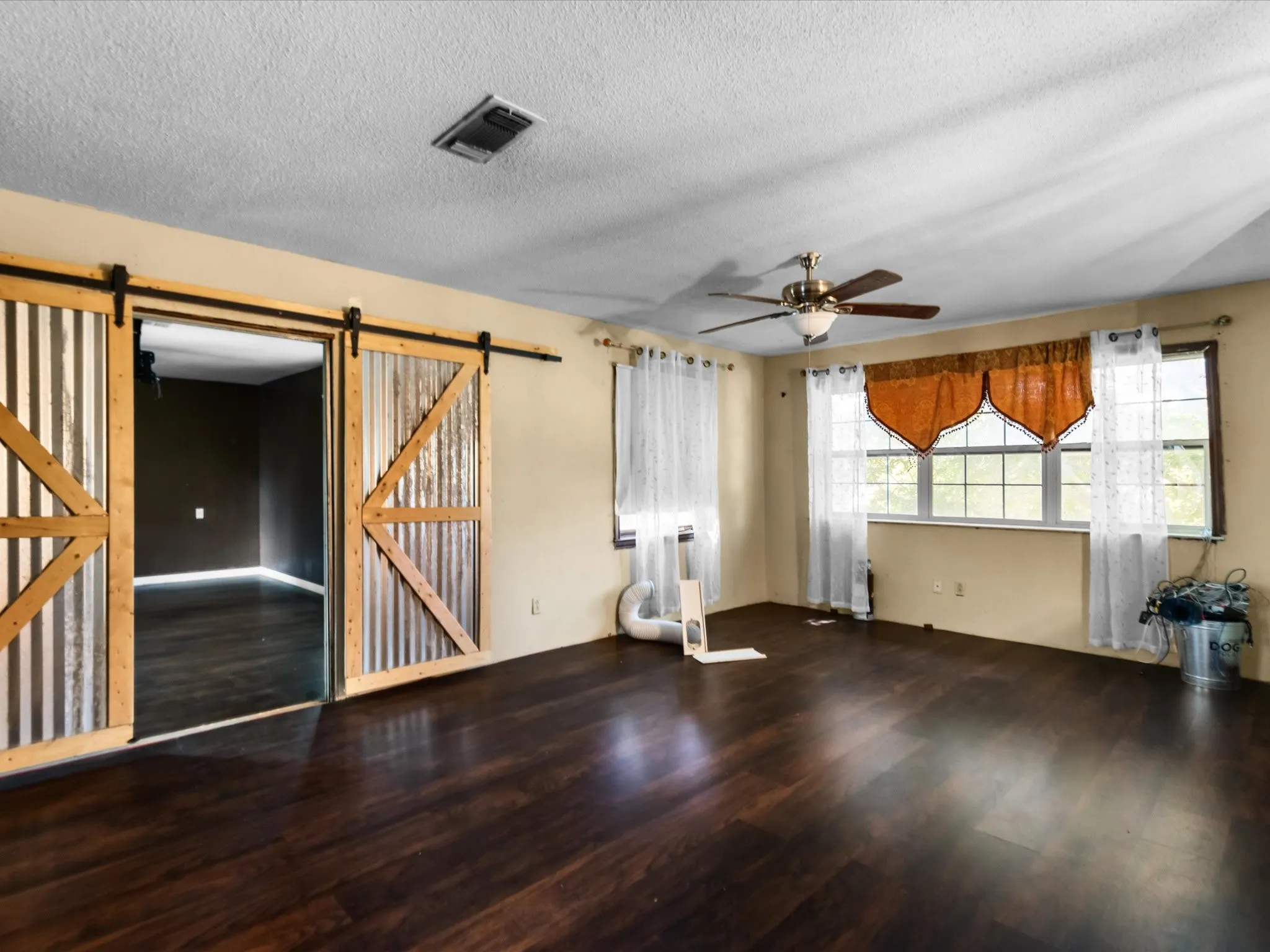 Single Family Residence For Sale in Johnson County , 1829 W Lake Shore Drive, Alvarado, Texas 76009, 4 Bedroom, 2 Bathroom, Garage spaces, 2,074 Sqft, built in 1962, mls#21343825, Real Estate Agent in Alvarado, Homes For Sale in Johnson county, Homes For Sale in Alvarado, Realtor in Alvarado Texas, Real Estate Brokerage Independent Realty Texas, Luminita Cordes Realtor