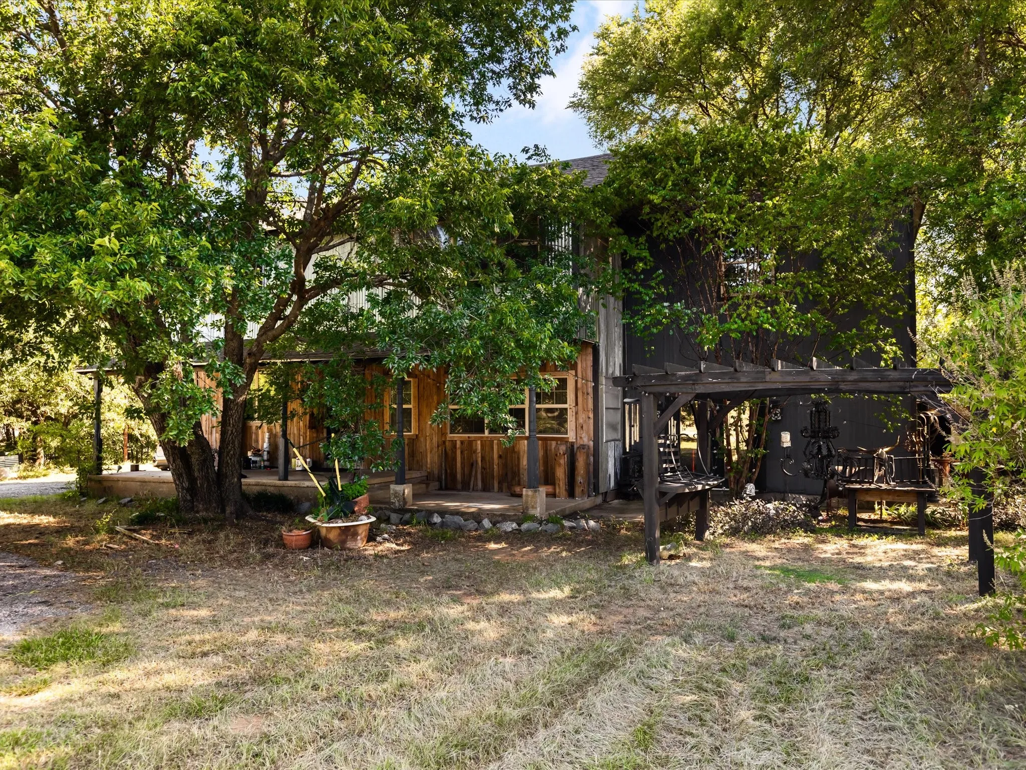 Single Family Residence For Sale in Johnson County , 1829 W Lake Shore Drive, Alvarado, Texas 76009, 4 Bedroom, 2 Bathroom, Garage spaces, 2,074 Sqft, built in 1962, mls#21343825, Real Estate Agent in Alvarado, Homes For Sale in Johnson county, Homes For Sale in Alvarado, Realtor in Alvarado Texas, Real Estate Brokerage Independent Realty Texas, Luminita Cordes Realtor