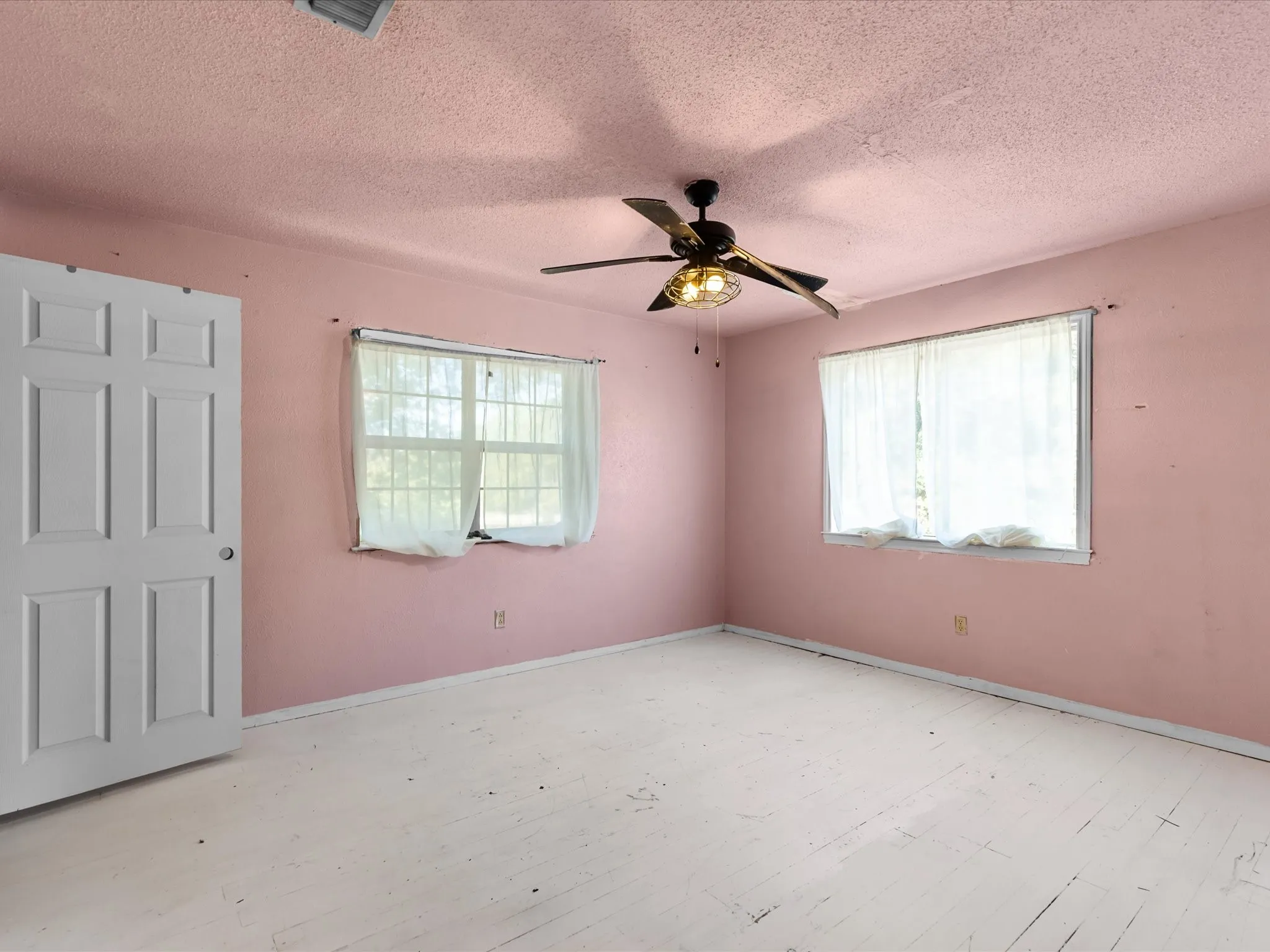 Single Family Residence For Sale in Johnson County , 1829 W Lake Shore Drive, Alvarado, Texas 76009, 4 Bedroom, 2 Bathroom, Garage spaces, 2,074 Sqft, built in 1962, mls#21343825, Real Estate Agent in Alvarado, Homes For Sale in Johnson county, Homes For Sale in Alvarado, Realtor in Alvarado Texas, Real Estate Brokerage Independent Realty Texas, Luminita Cordes Realtor