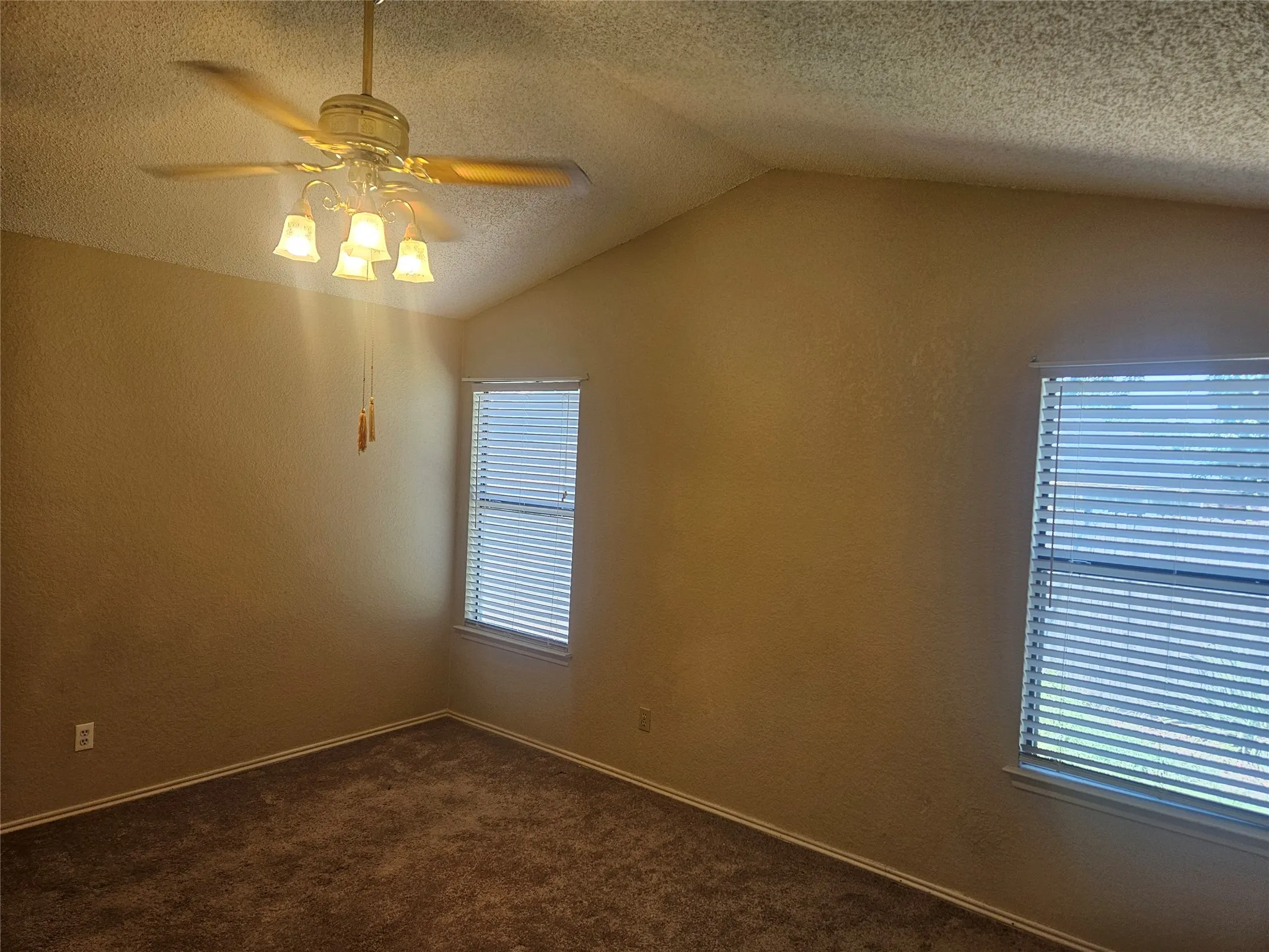 Single Family Residence For Sale in Tarrant County , 1433 Thistlewood Lane, Grapevine, Texas 76051, 3 Bedroom, 2 Bathroom, 2 Garage spaces, 1,348 Sqft, built in 1985, mls#21341974, Real Estate Agent in Grapevine, Homes For Sale in Tarrant county, Homes For Sale in Grapevine, Realtor in Grapevine Texas, Real Estate Brokerage Independent Realty Texas, Luminita Cordes Realtor