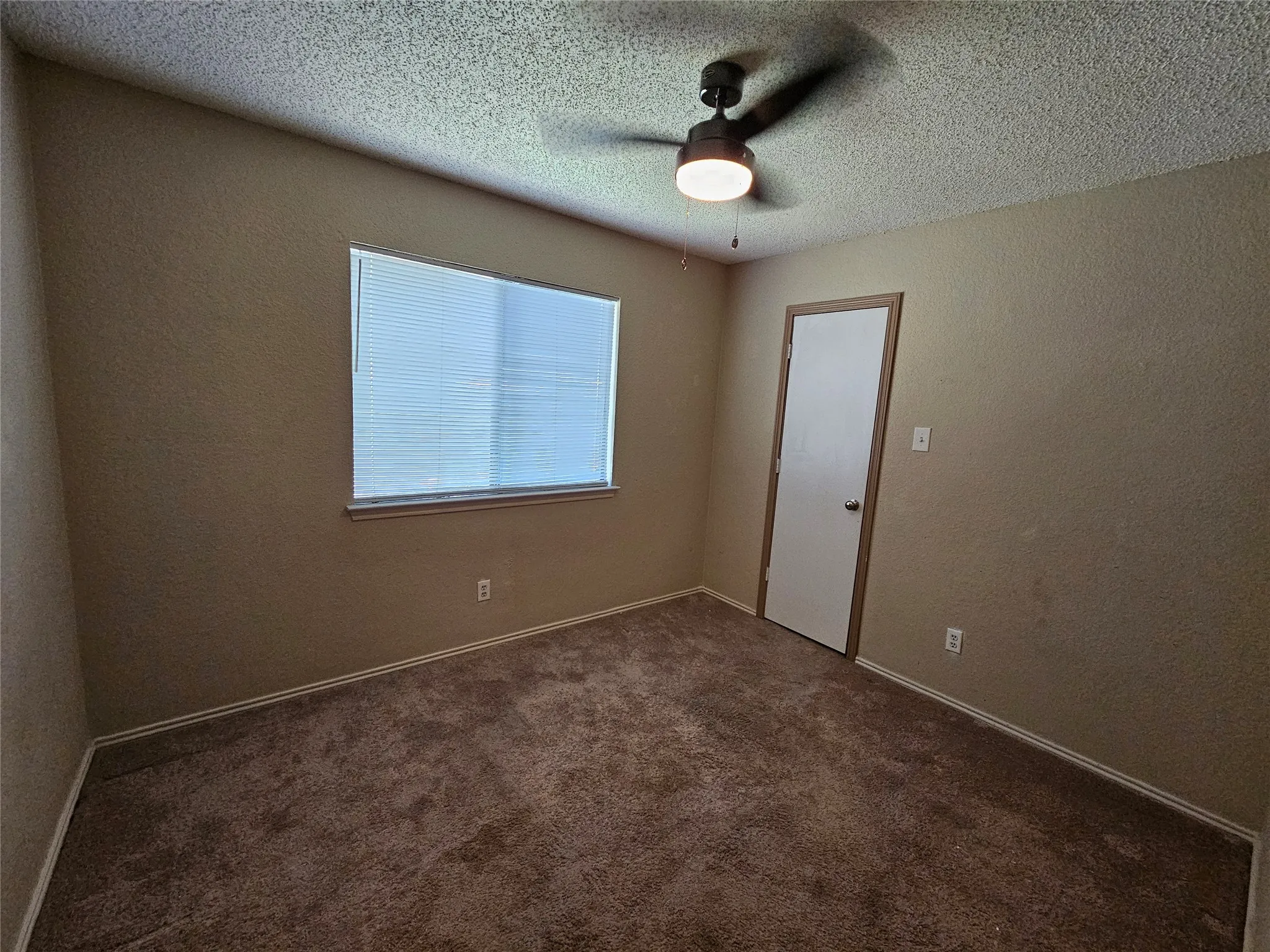 Single Family Residence For Sale in Tarrant County , 1433 Thistlewood Lane, Grapevine, Texas 76051, 3 Bedroom, 2 Bathroom, 2 Garage spaces, 1,348 Sqft, built in 1985, mls#21341974, Real Estate Agent in Grapevine, Homes For Sale in Tarrant county, Homes For Sale in Grapevine, Realtor in Grapevine Texas, Real Estate Brokerage Independent Realty Texas, Luminita Cordes Realtor