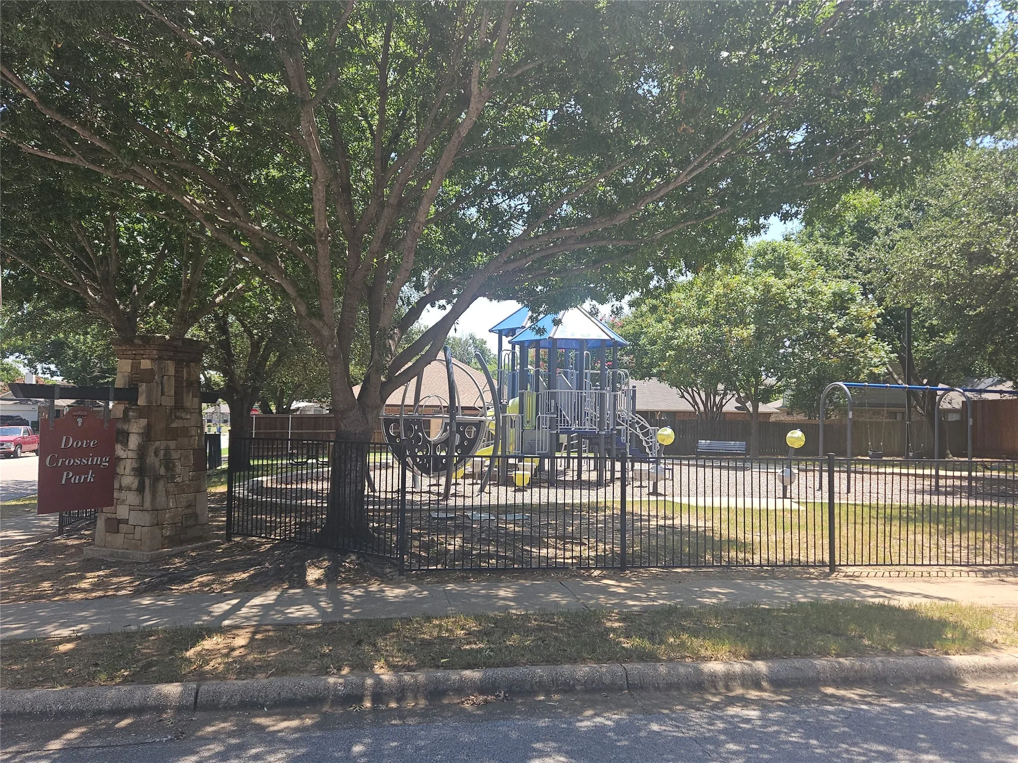 Single Family Residence For Sale in Tarrant County , 1433 Thistlewood Lane, Grapevine, Texas 76051, 3 Bedroom, 2 Bathroom, 2 Garage spaces, 1,348 Sqft, built in 1985, mls#21341974, Real Estate Agent in Grapevine, Homes For Sale in Tarrant county, Homes For Sale in Grapevine, Realtor in Grapevine Texas, Real Estate Brokerage Independent Realty Texas, Luminita Cordes Realtor