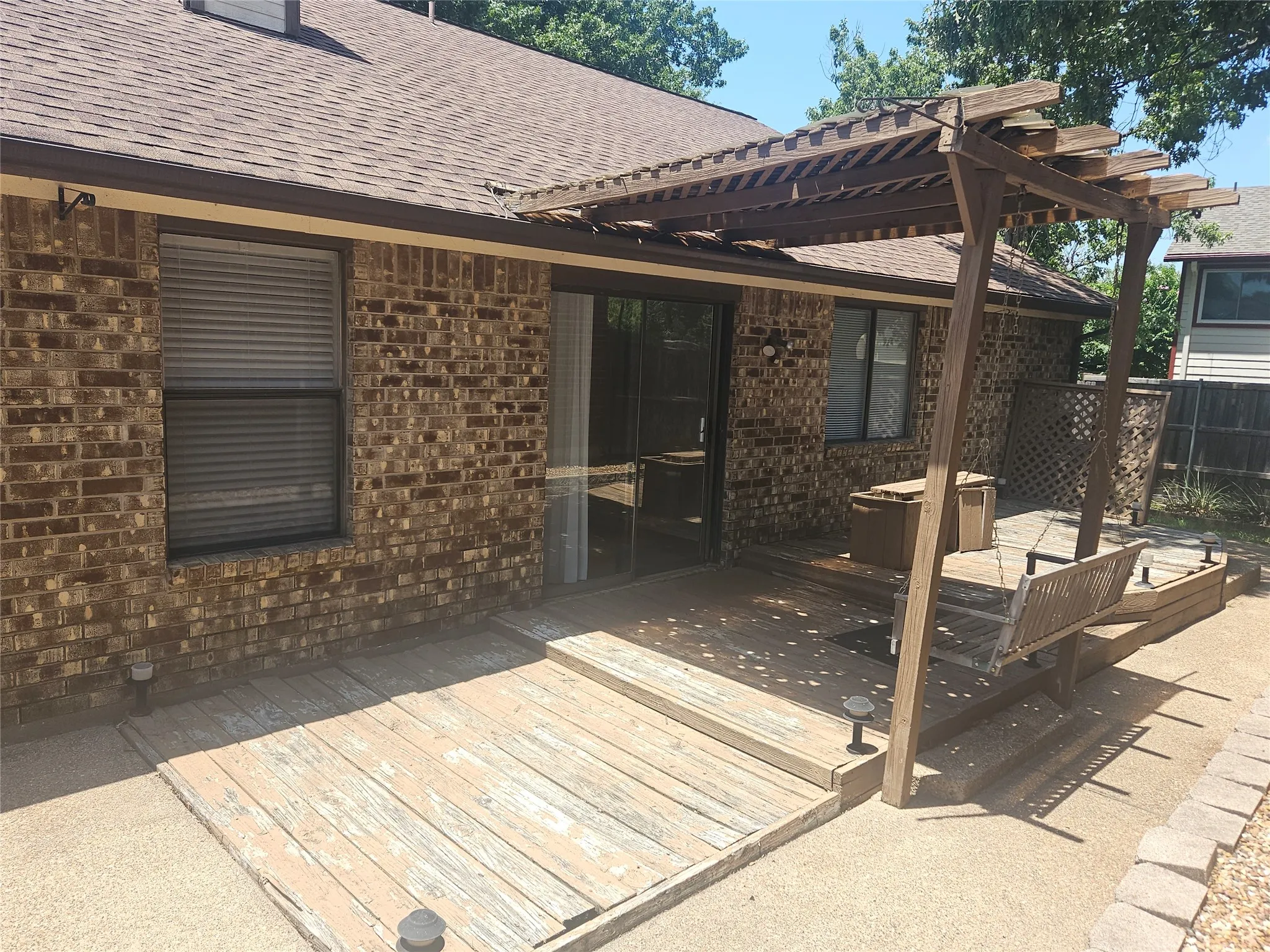 Single Family Residence For Sale in Tarrant County , 1433 Thistlewood Lane, Grapevine, Texas 76051, 3 Bedroom, 2 Bathroom, 2 Garage spaces, 1,348 Sqft, built in 1985, mls#21341974, Real Estate Agent in Grapevine, Homes For Sale in Tarrant county, Homes For Sale in Grapevine, Realtor in Grapevine Texas, Real Estate Brokerage Independent Realty Texas, Luminita Cordes Realtor