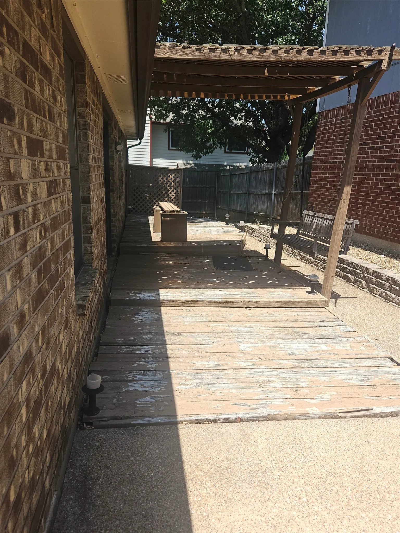 Single Family Residence For Sale in Tarrant County , 1433 Thistlewood Lane, Grapevine, Texas 76051, 3 Bedroom, 2 Bathroom, 2 Garage spaces, 1,348 Sqft, built in 1985, mls#21341974, Real Estate Agent in Grapevine, Homes For Sale in Tarrant county, Homes For Sale in Grapevine, Realtor in Grapevine Texas, Real Estate Brokerage Independent Realty Texas, Luminita Cordes Realtor