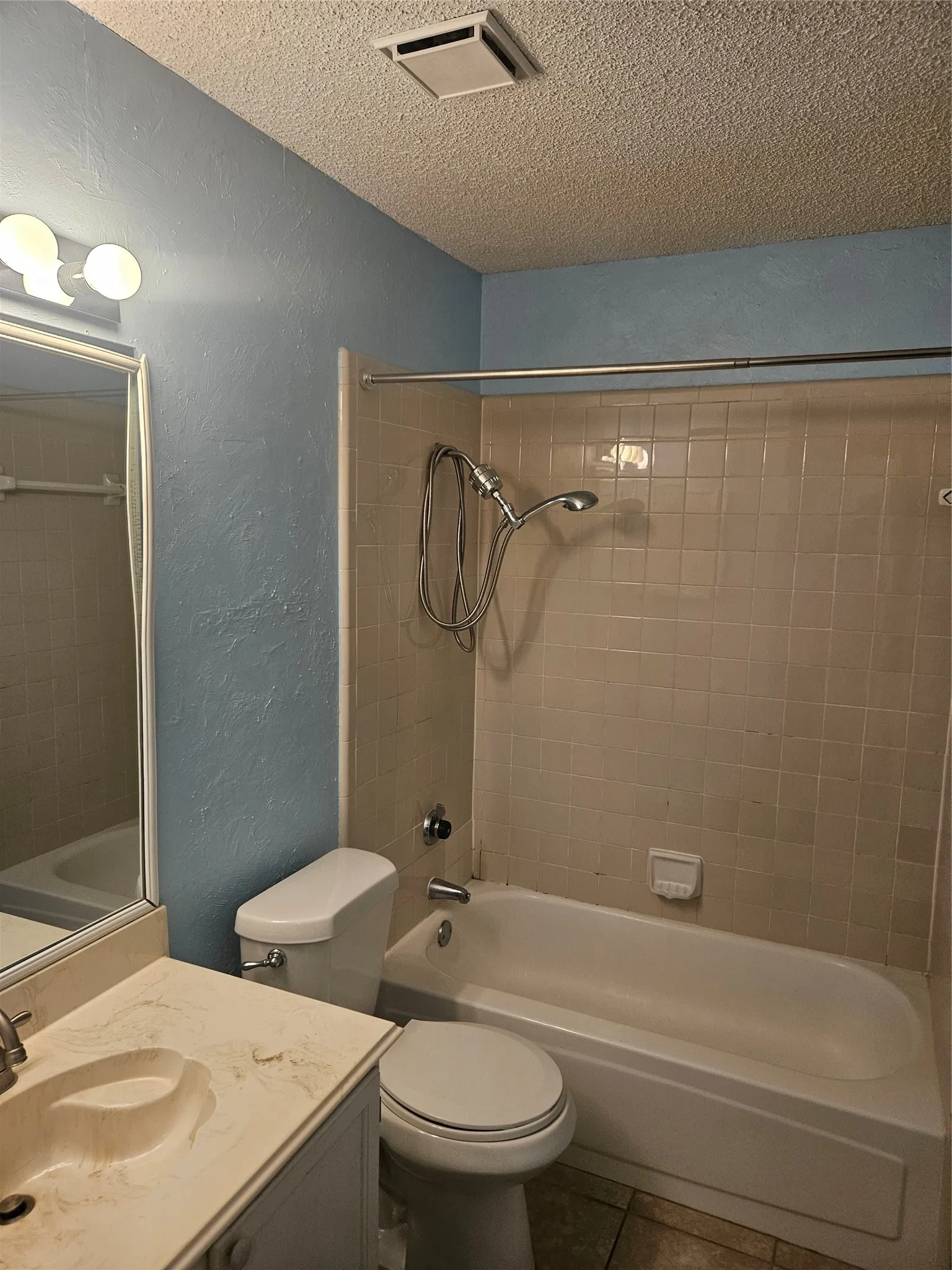 Single Family Residence For Sale in Tarrant County , 1433 Thistlewood Lane, Grapevine, Texas 76051, 3 Bedroom, 2 Bathroom, 2 Garage spaces, 1,348 Sqft, built in 1985, mls#21341974, Real Estate Agent in Grapevine, Homes For Sale in Tarrant county, Homes For Sale in Grapevine, Realtor in Grapevine Texas, Real Estate Brokerage Independent Realty Texas, Luminita Cordes Realtor