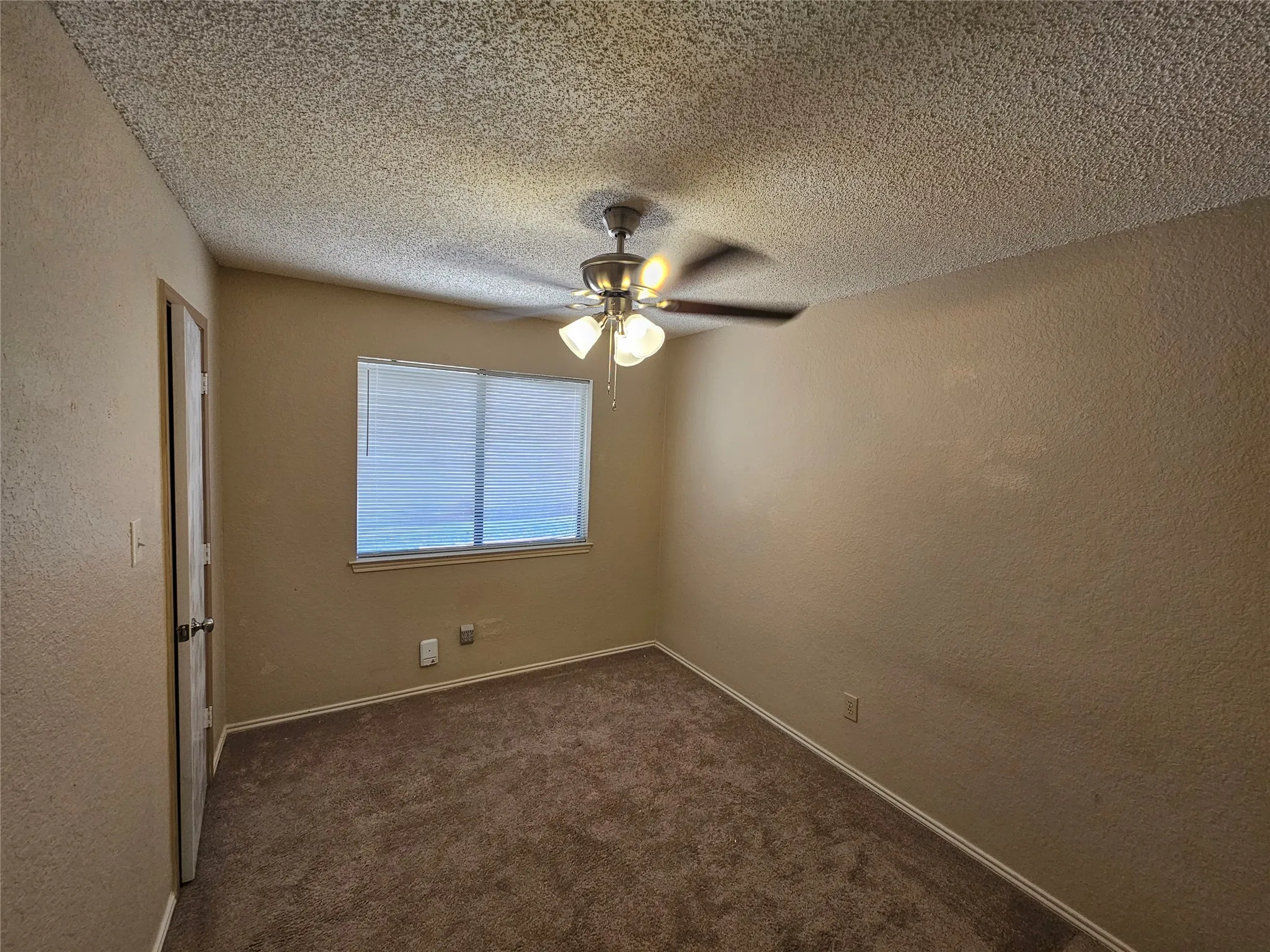 Single Family Residence For Sale in Tarrant County , 1433 Thistlewood Lane, Grapevine, Texas 76051, 3 Bedroom, 2 Bathroom, 2 Garage spaces, 1,348 Sqft, built in 1985, mls#21341974, Real Estate Agent in Grapevine, Homes For Sale in Tarrant county, Homes For Sale in Grapevine, Realtor in Grapevine Texas, Real Estate Brokerage Independent Realty Texas, Luminita Cordes Realtor
