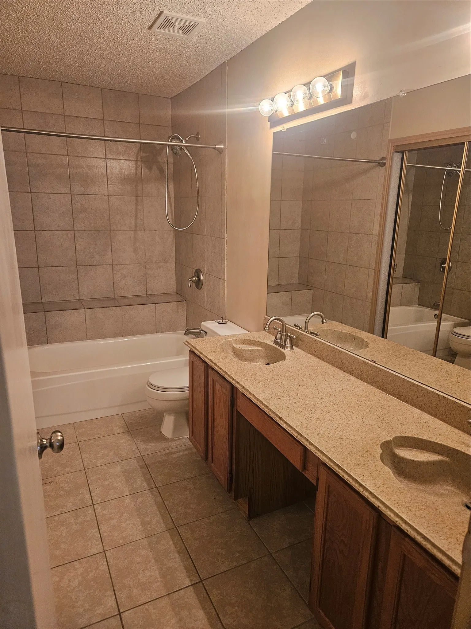 Single Family Residence For Sale in Tarrant County , 1433 Thistlewood Lane, Grapevine, Texas 76051, 3 Bedroom, 2 Bathroom, 2 Garage spaces, 1,348 Sqft, built in 1985, mls#21341974, Real Estate Agent in Grapevine, Homes For Sale in Tarrant county, Homes For Sale in Grapevine, Realtor in Grapevine Texas, Real Estate Brokerage Independent Realty Texas, Luminita Cordes Realtor