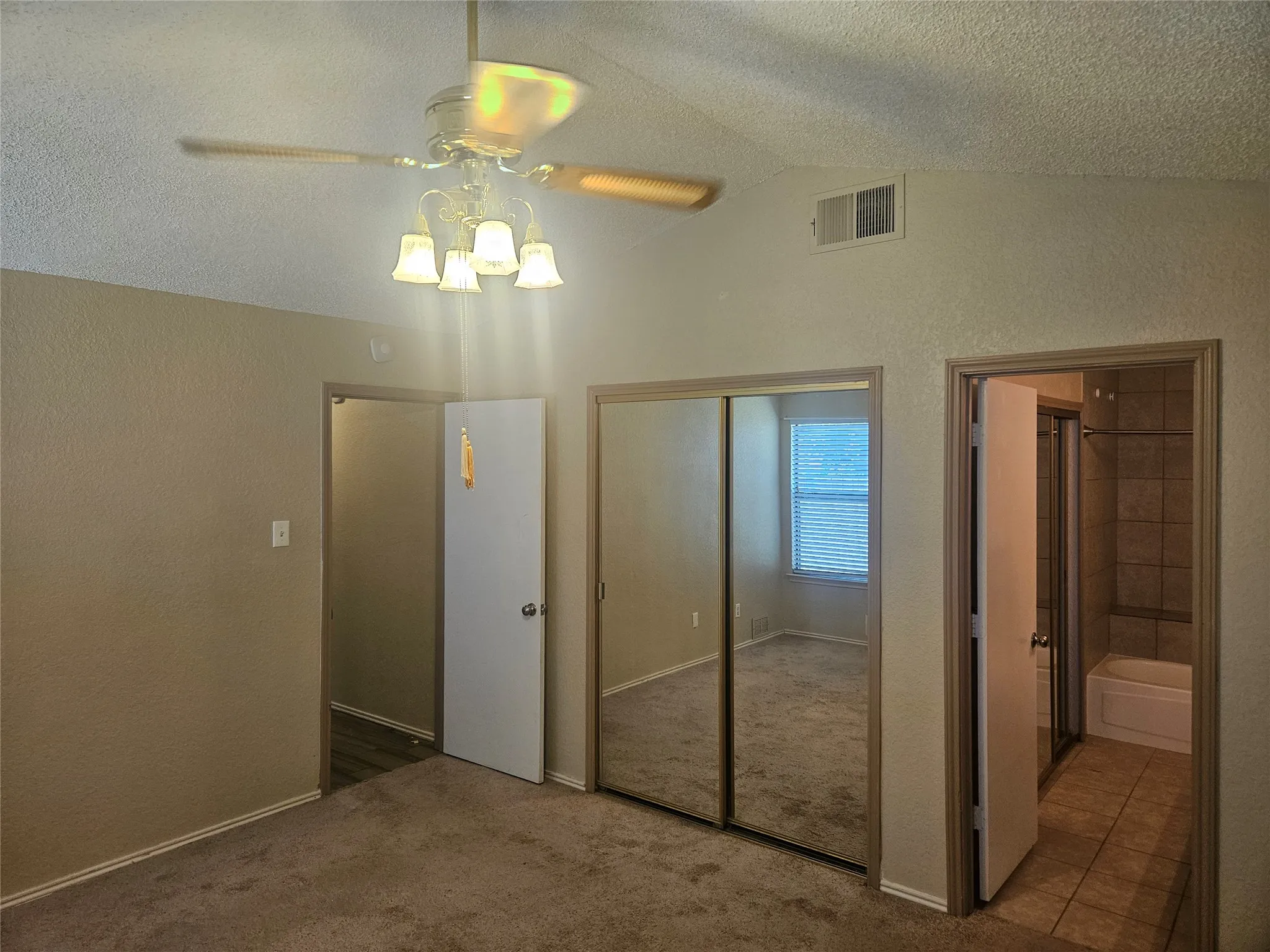 Single Family Residence For Sale in Tarrant County , 1433 Thistlewood Lane, Grapevine, Texas 76051, 3 Bedroom, 2 Bathroom, 2 Garage spaces, 1,348 Sqft, built in 1985, mls#21341974, Real Estate Agent in Grapevine, Homes For Sale in Tarrant county, Homes For Sale in Grapevine, Realtor in Grapevine Texas, Real Estate Brokerage Independent Realty Texas, Luminita Cordes Realtor