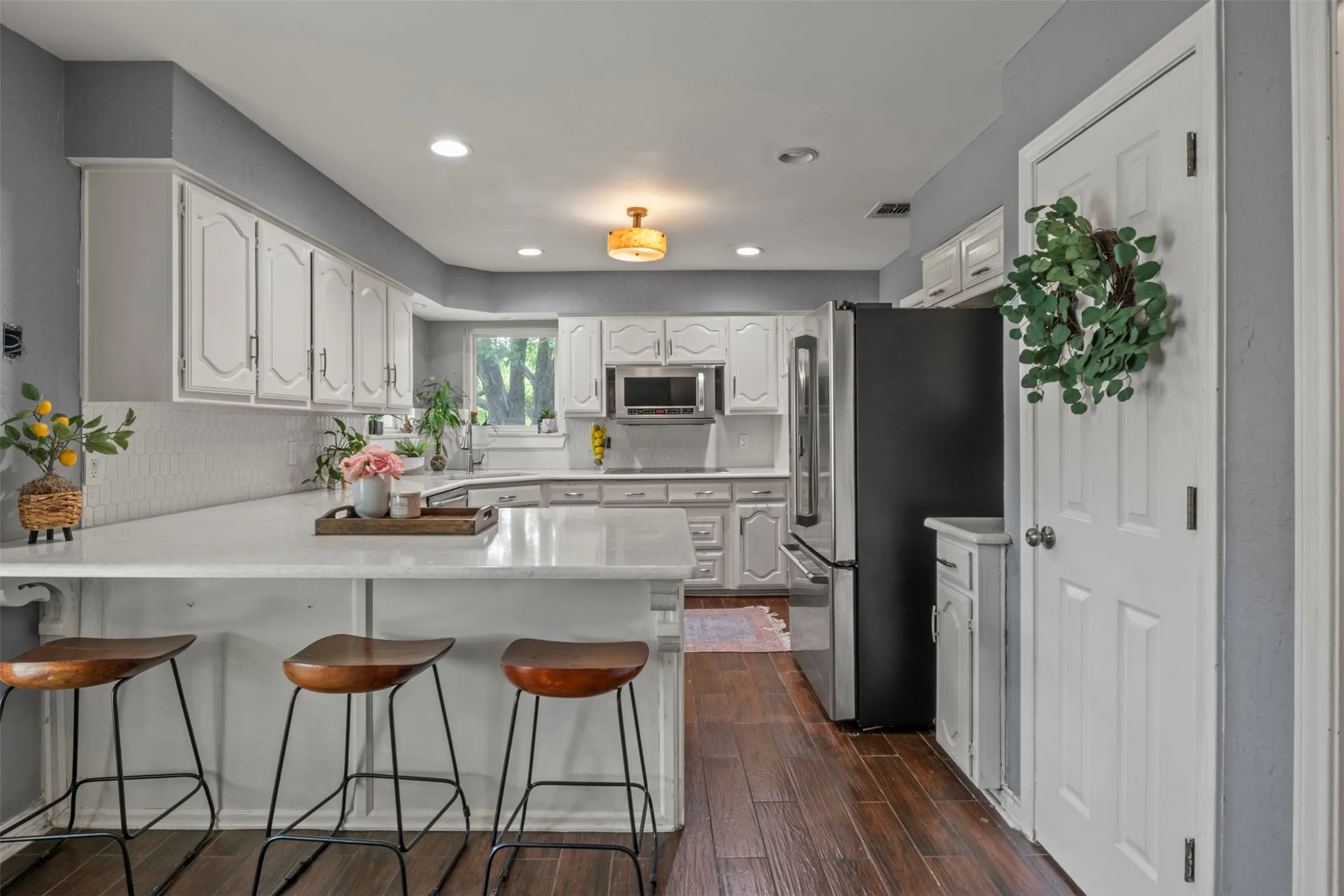 Single Family Residence For Sale in Dallas County , 2014 Royal Crest Drive, Garland, Texas 75043, 4 Bedroom, 3 Bathroom, 2 Garage spaces, 2,452 Sqft, built in 1983, mls#21333897, Real Estate Agent in Garland, Homes For Sale in Dallas county, Homes For Sale in Garland, Realtor in Garland Texas, Real Estate Brokerage Independent Realty Texas, Luminita Cordes Realtor