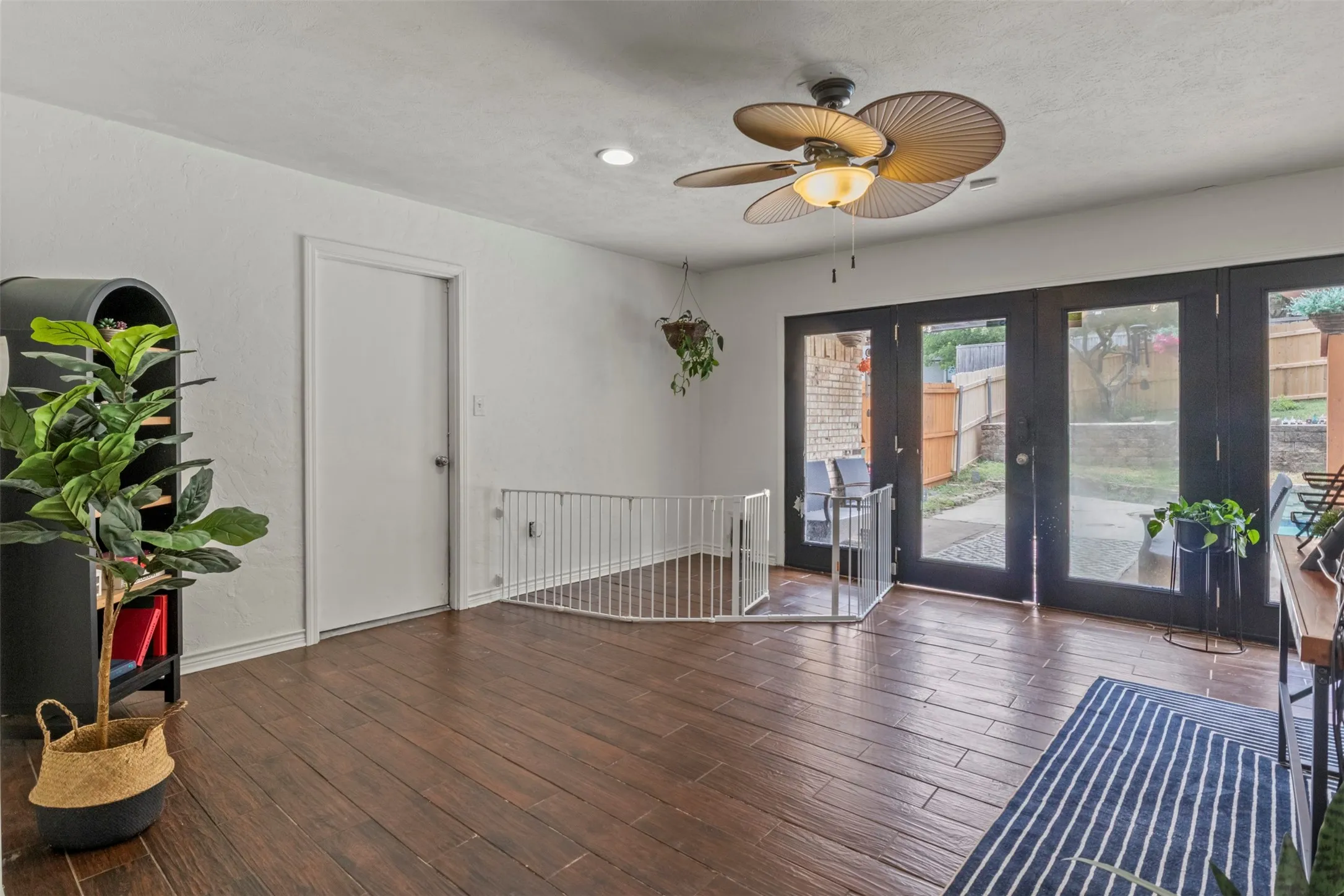 Single Family Residence For Sale in Dallas County , 2014 Royal Crest Drive, Garland, Texas 75043, 4 Bedroom, 3 Bathroom, 2 Garage spaces, 2,452 Sqft, built in 1983, mls#21333897, Real Estate Agent in Garland, Homes For Sale in Dallas county, Homes For Sale in Garland, Realtor in Garland Texas, Real Estate Brokerage Independent Realty Texas, Luminita Cordes Realtor
