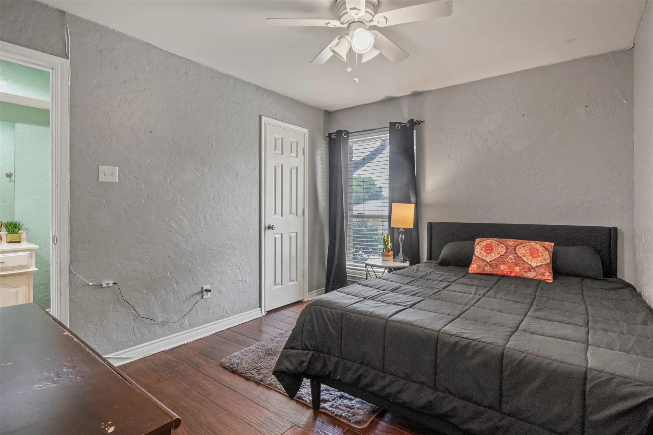 Single Family Residence For Sale in Dallas County , 2014 Royal Crest Drive, Garland, Texas 75043, 4 Bedroom, 3 Bathroom, 2 Garage spaces, 2,452 Sqft, built in 1983, mls#21333897, Real Estate Agent in Garland, Homes For Sale in Dallas county, Homes For Sale in Garland, Realtor in Garland Texas, Real Estate Brokerage Independent Realty Texas, Luminita Cordes Realtor
