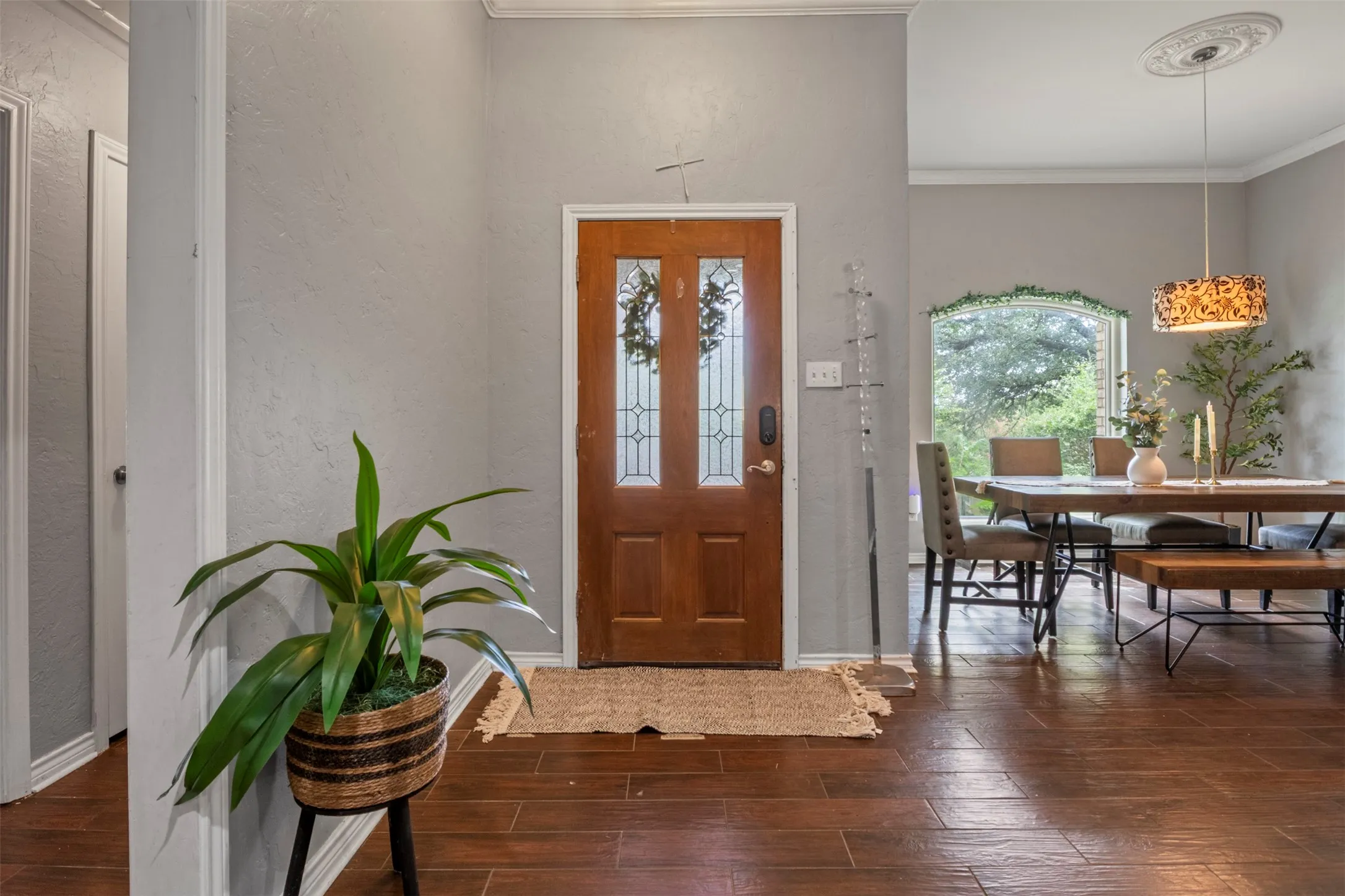 Single Family Residence For Sale in Dallas County , 2014 Royal Crest Drive, Garland, Texas 75043, 4 Bedroom, 3 Bathroom, 2 Garage spaces, 2,452 Sqft, built in 1983, mls#21333897, Real Estate Agent in Garland, Homes For Sale in Dallas county, Homes For Sale in Garland, Realtor in Garland Texas, Real Estate Brokerage Independent Realty Texas, Luminita Cordes Realtor