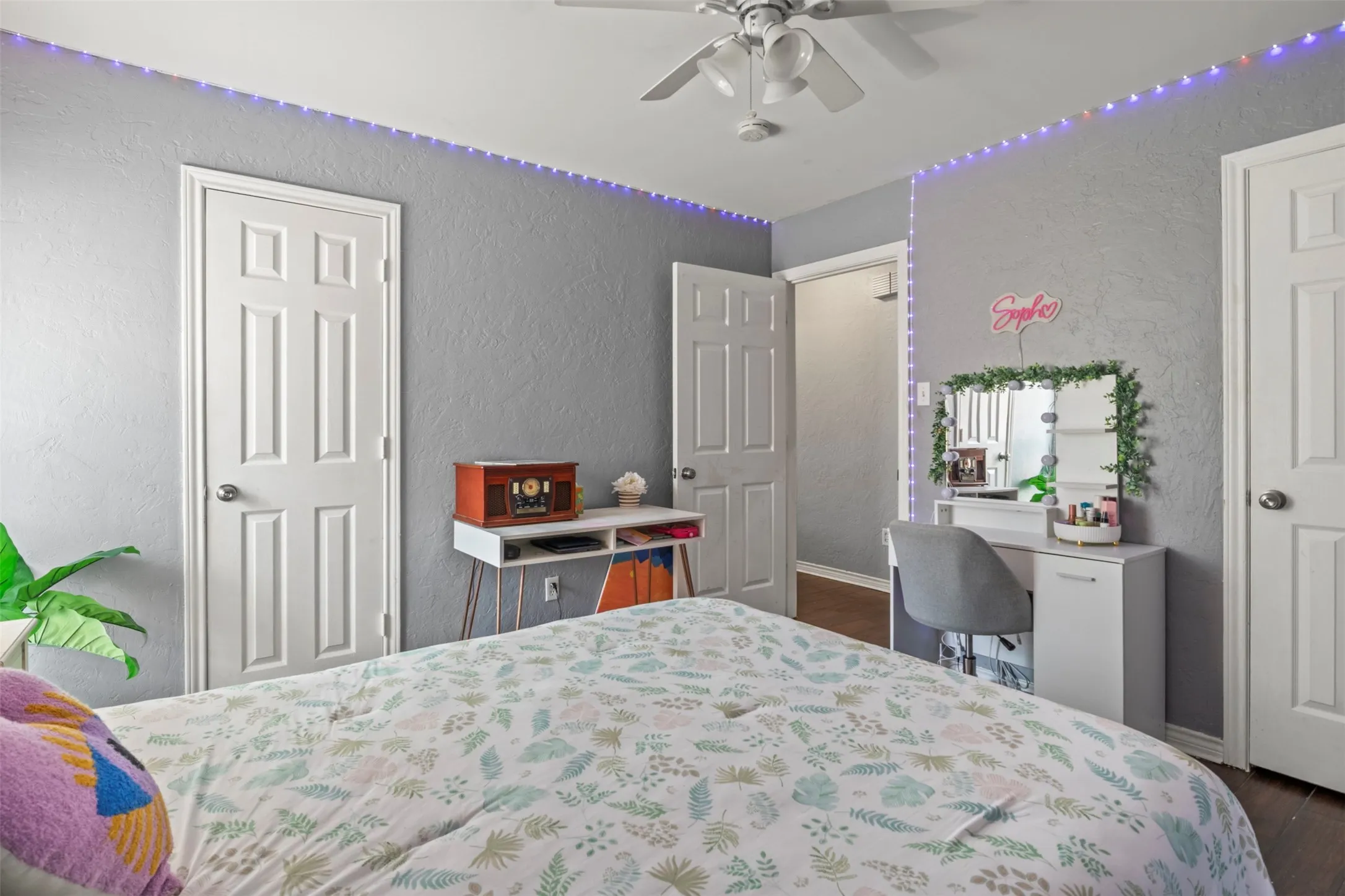 Single Family Residence For Sale in Dallas County , 2014 Royal Crest Drive, Garland, Texas 75043, 4 Bedroom, 3 Bathroom, 2 Garage spaces, 2,452 Sqft, built in 1983, mls#21333897, Real Estate Agent in Garland, Homes For Sale in Dallas county, Homes For Sale in Garland, Realtor in Garland Texas, Real Estate Brokerage Independent Realty Texas, Luminita Cordes Realtor