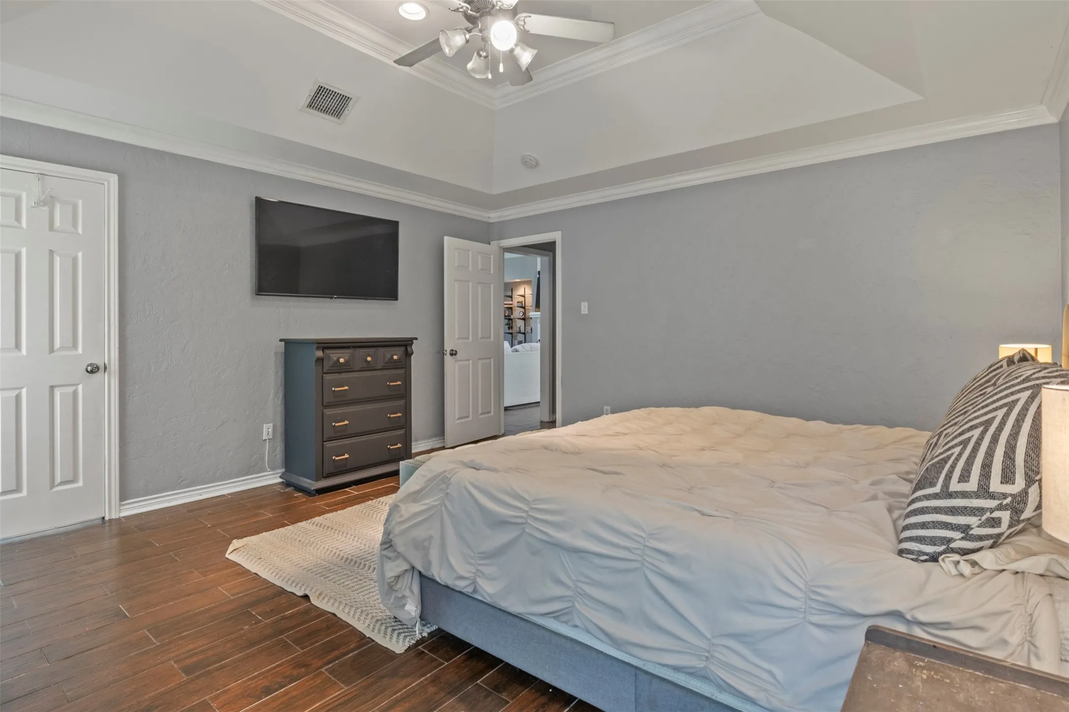 Single Family Residence For Sale in Dallas County , 2014 Royal Crest Drive, Garland, Texas 75043, 4 Bedroom, 3 Bathroom, 2 Garage spaces, 2,452 Sqft, built in 1983, mls#21333897, Real Estate Agent in Garland, Homes For Sale in Dallas county, Homes For Sale in Garland, Realtor in Garland Texas, Real Estate Brokerage Independent Realty Texas, Luminita Cordes Realtor