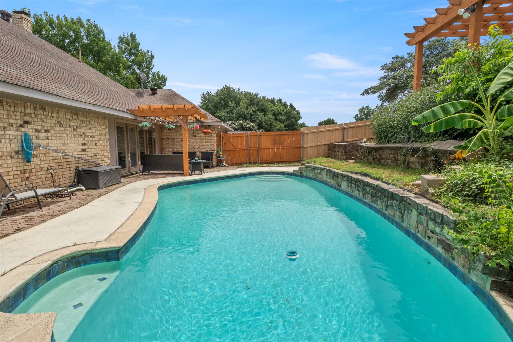 Single Family Residence For Sale in Dallas County , 2014 Royal Crest Drive, Garland, Texas 75043, 4 Bedroom, 3 Bathroom, 2 Garage spaces, 2,452 Sqft, built in 1983, mls#21333897, Real Estate Agent in Garland, Homes For Sale in Dallas county, Homes For Sale in Garland, Realtor in Garland Texas, Real Estate Brokerage Independent Realty Texas, Luminita Cordes Realtor