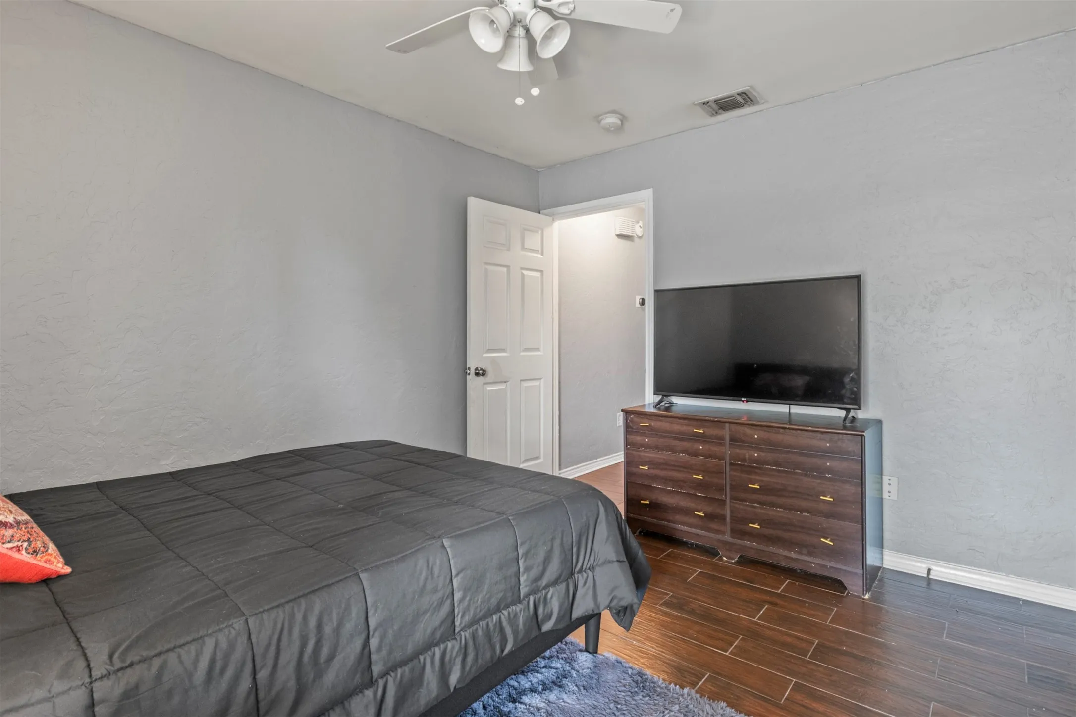 Single Family Residence For Sale in Dallas County , 2014 Royal Crest Drive, Garland, Texas 75043, 4 Bedroom, 3 Bathroom, 2 Garage spaces, 2,452 Sqft, built in 1983, mls#21333897, Real Estate Agent in Garland, Homes For Sale in Dallas county, Homes For Sale in Garland, Realtor in Garland Texas, Real Estate Brokerage Independent Realty Texas, Luminita Cordes Realtor