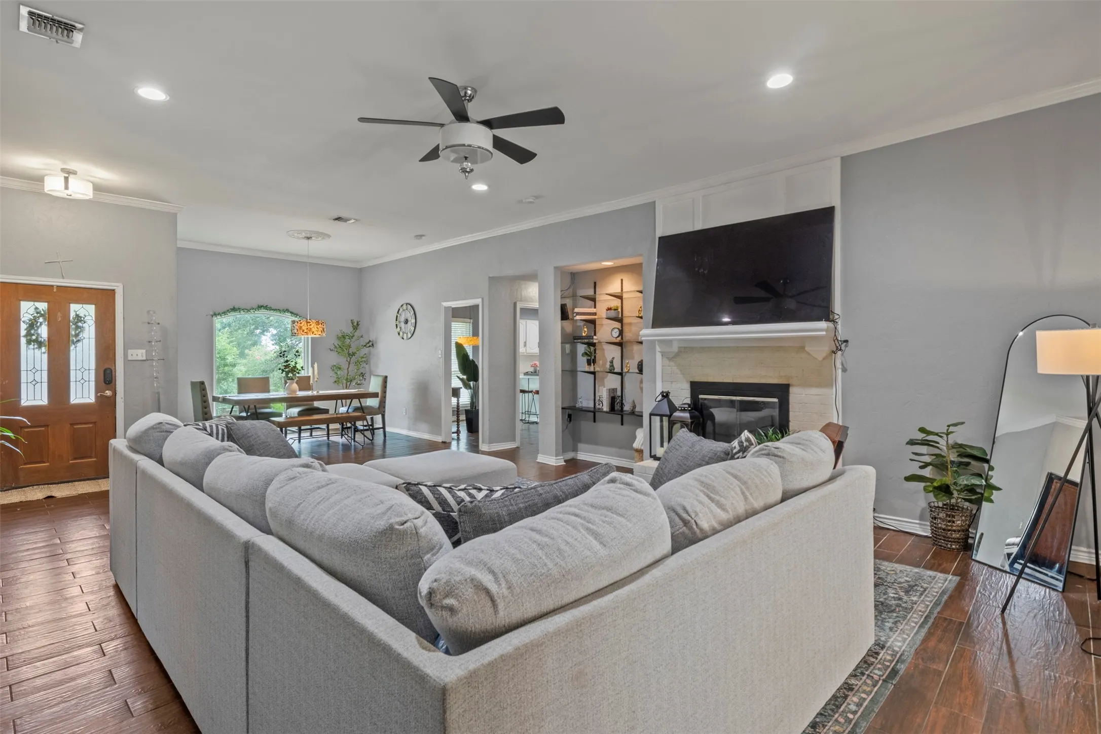 Single Family Residence For Sale in Dallas County , 2014 Royal Crest Drive, Garland, Texas 75043, 4 Bedroom, 3 Bathroom, 2 Garage spaces, 2,452 Sqft, built in 1983, mls#21333897, Real Estate Agent in Garland, Homes For Sale in Dallas county, Homes For Sale in Garland, Realtor in Garland Texas, Real Estate Brokerage Independent Realty Texas, Luminita Cordes Realtor