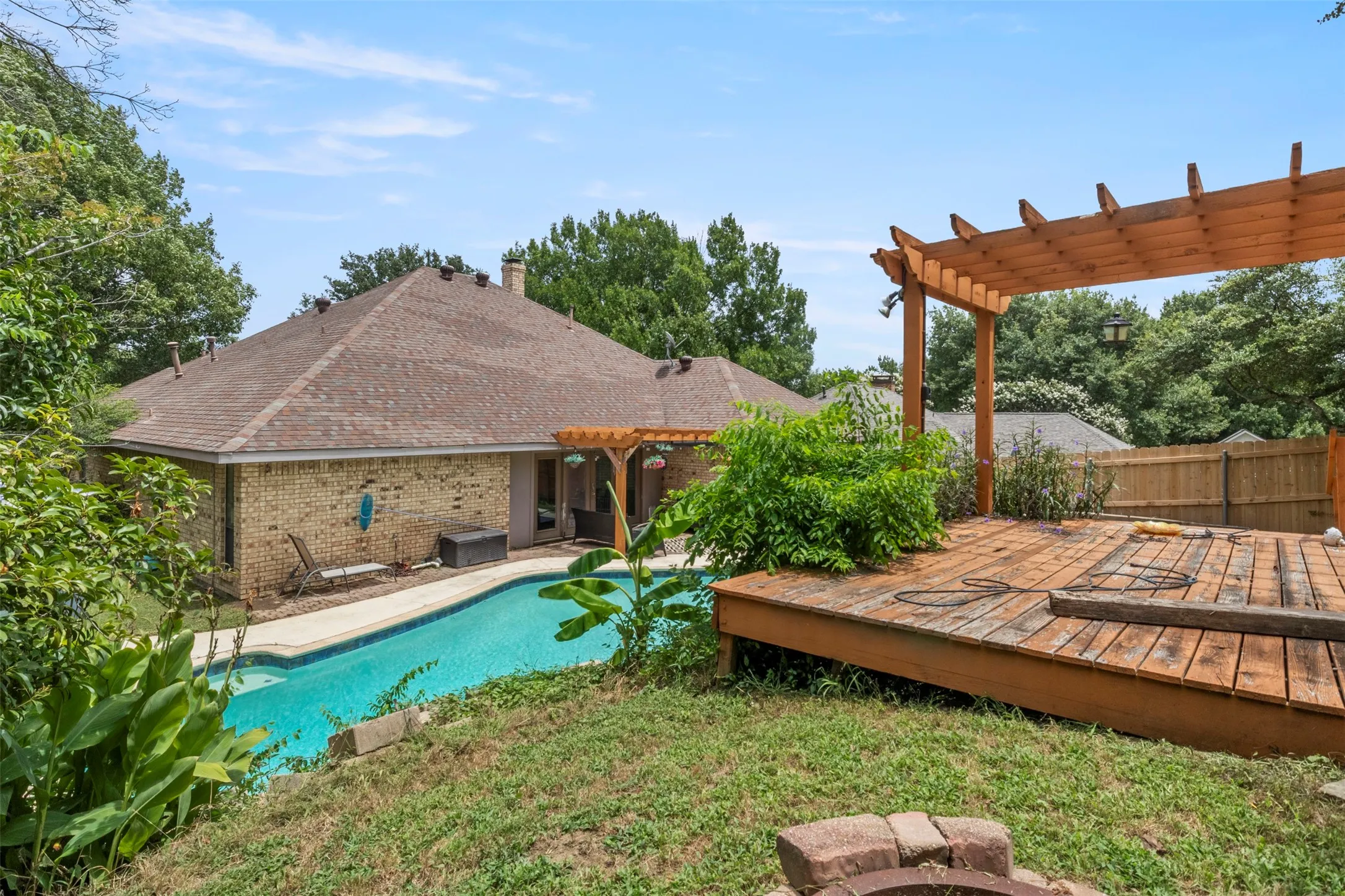 Single Family Residence For Sale in Dallas County , 2014 Royal Crest Drive, Garland, Texas 75043, 4 Bedroom, 3 Bathroom, 2 Garage spaces, 2,452 Sqft, built in 1983, mls#21333897, Real Estate Agent in Garland, Homes For Sale in Dallas county, Homes For Sale in Garland, Realtor in Garland Texas, Real Estate Brokerage Independent Realty Texas, Luminita Cordes Realtor
